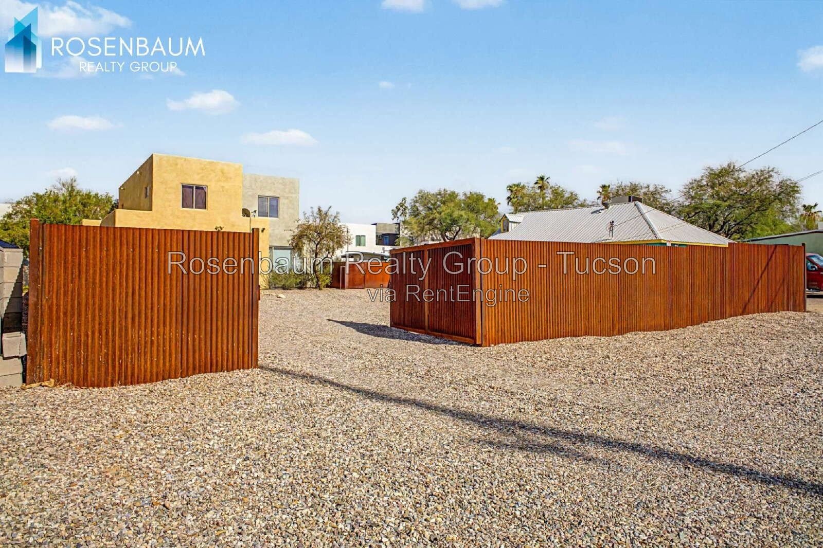 Charming 3-beds, 2-baths townhome-style duplex home in central Tucson! property image