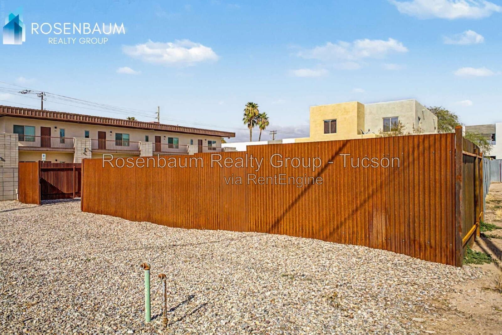 Charming 3-beds, 2-baths townhome-style duplex home in central Tucson! property image