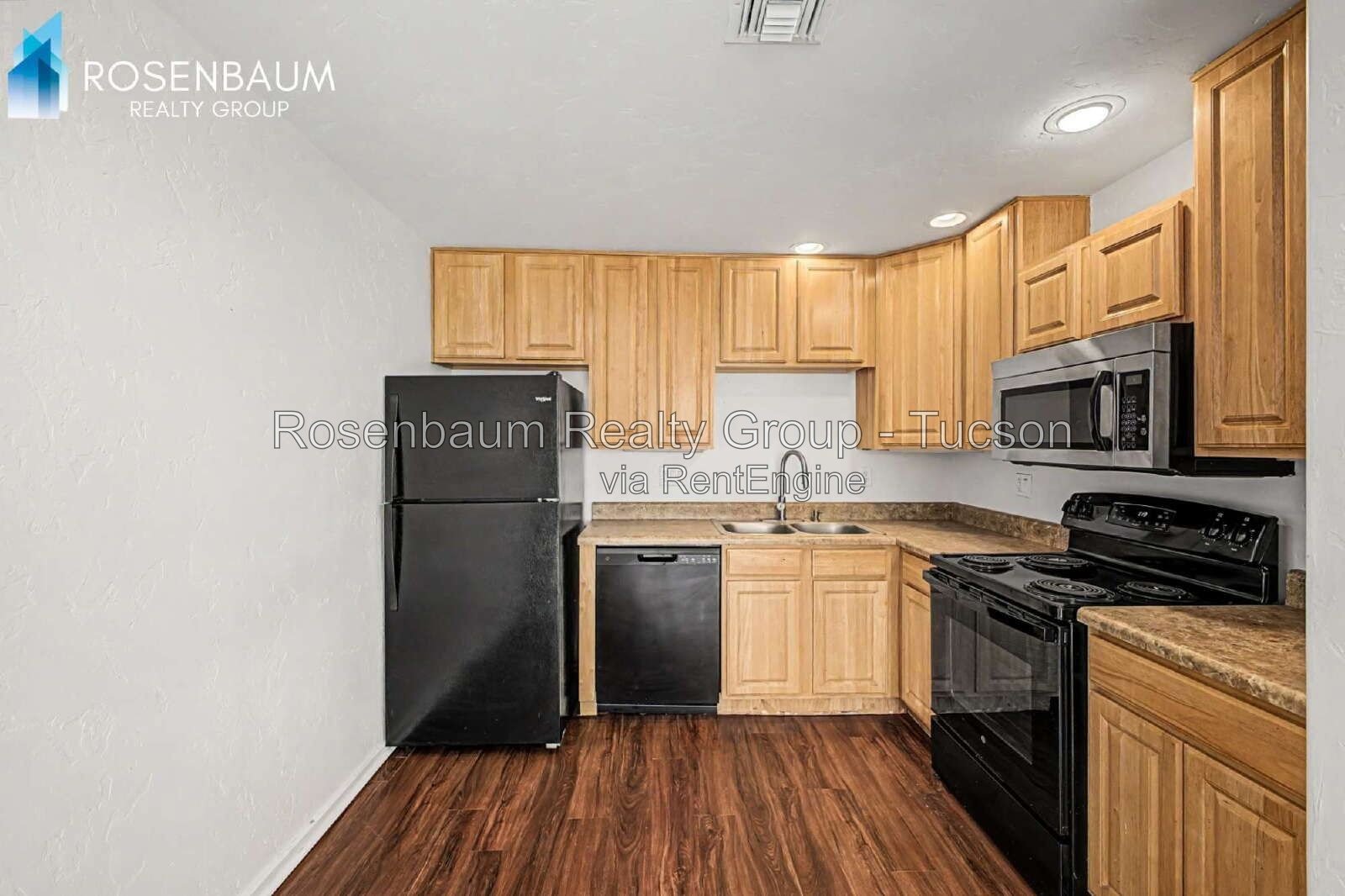 Charming 3-beds, 2-baths townhome-style duplex home in central Tucson! property image