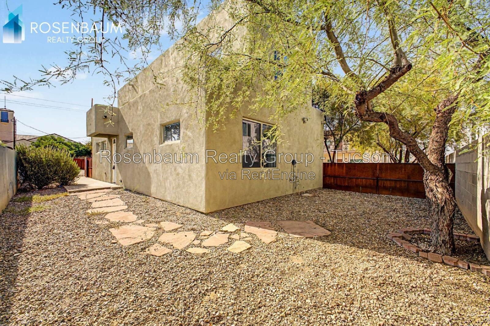 Charming 3-beds, 2-baths townhome-style duplex home in central Tucson! property image