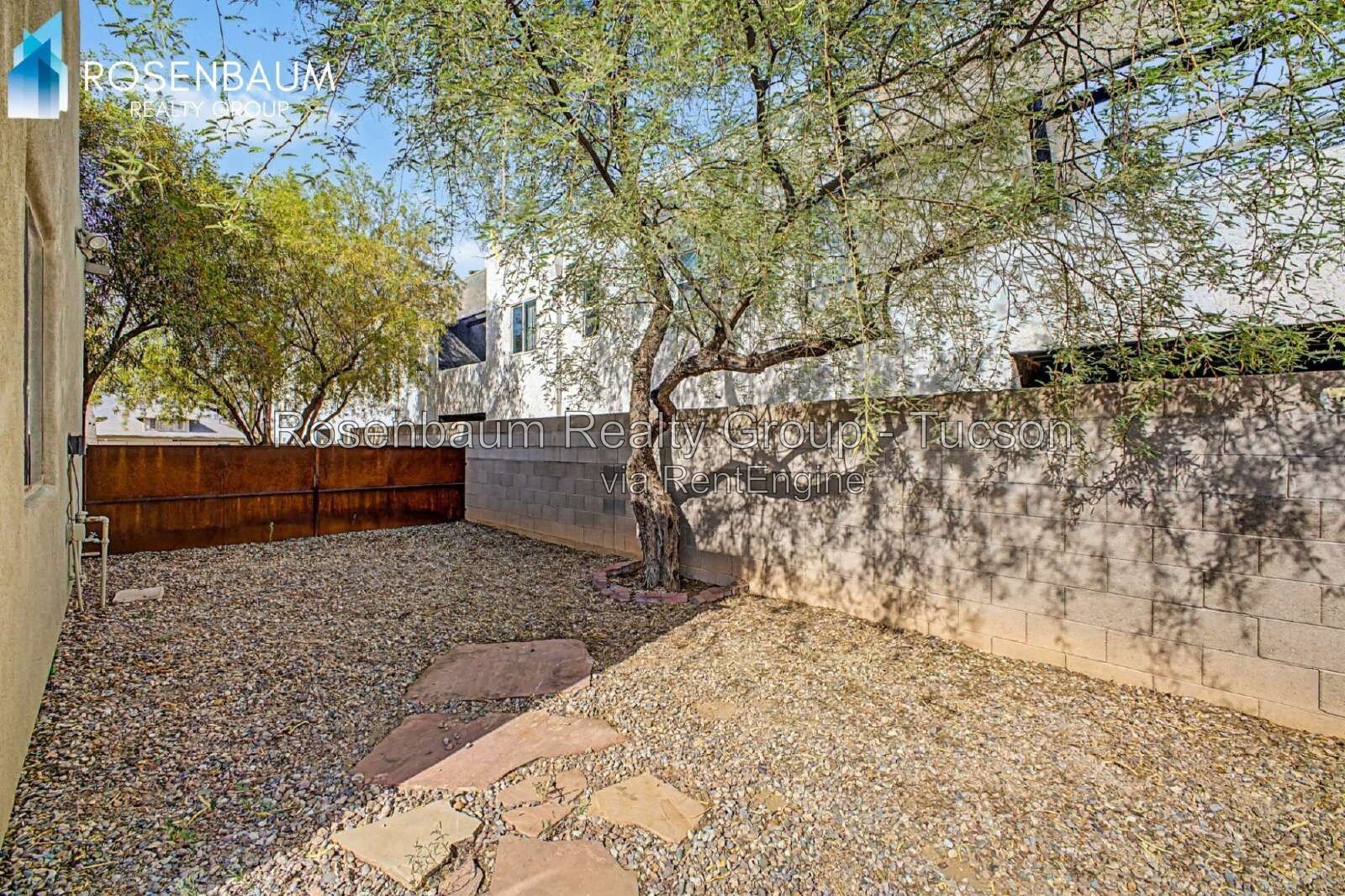 Charming 3-beds, 2-baths townhome-style duplex home in central Tucson! property image