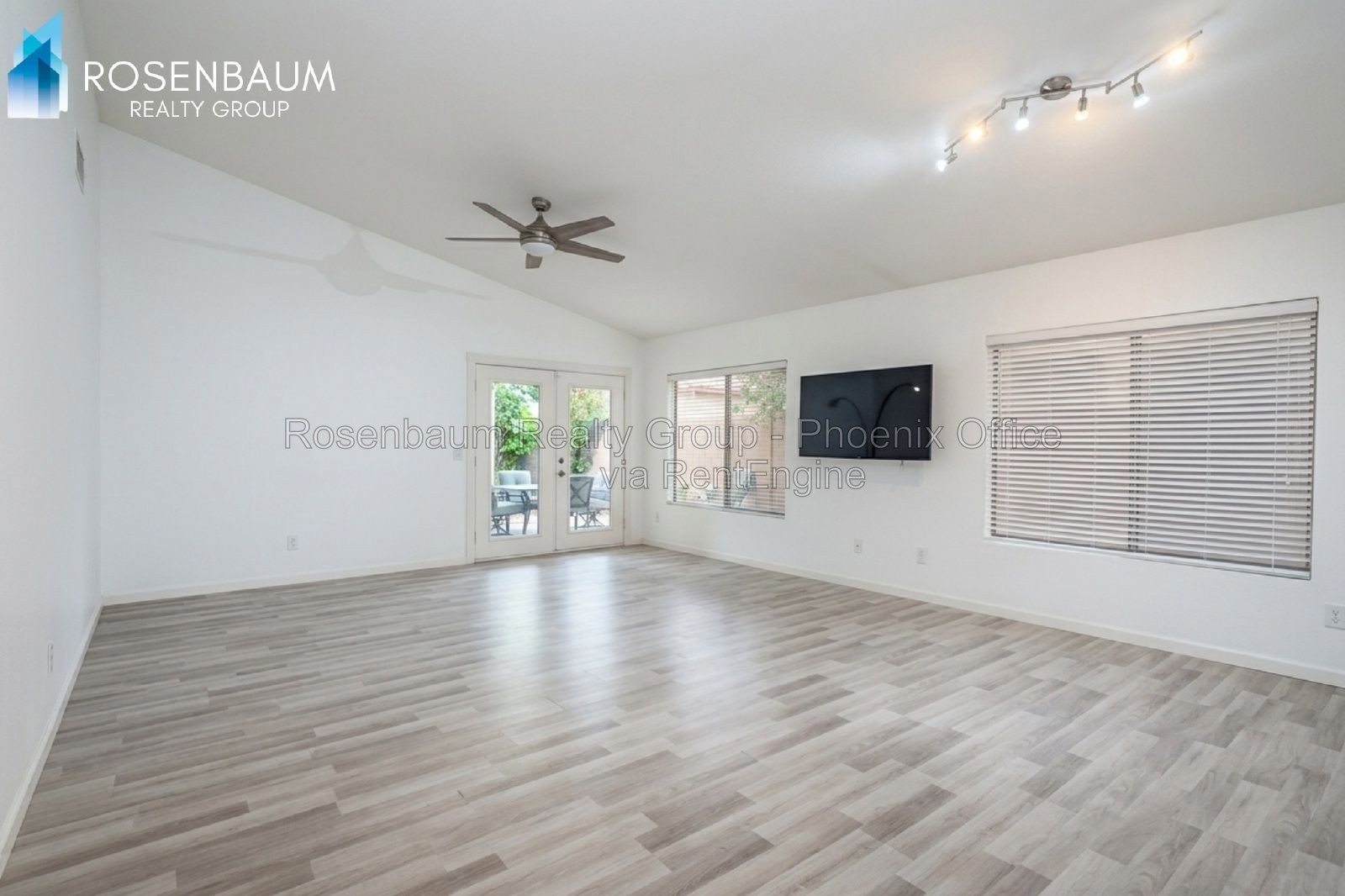 Charming 3-bedrooms, 2-baths single level home in Mesa! property image