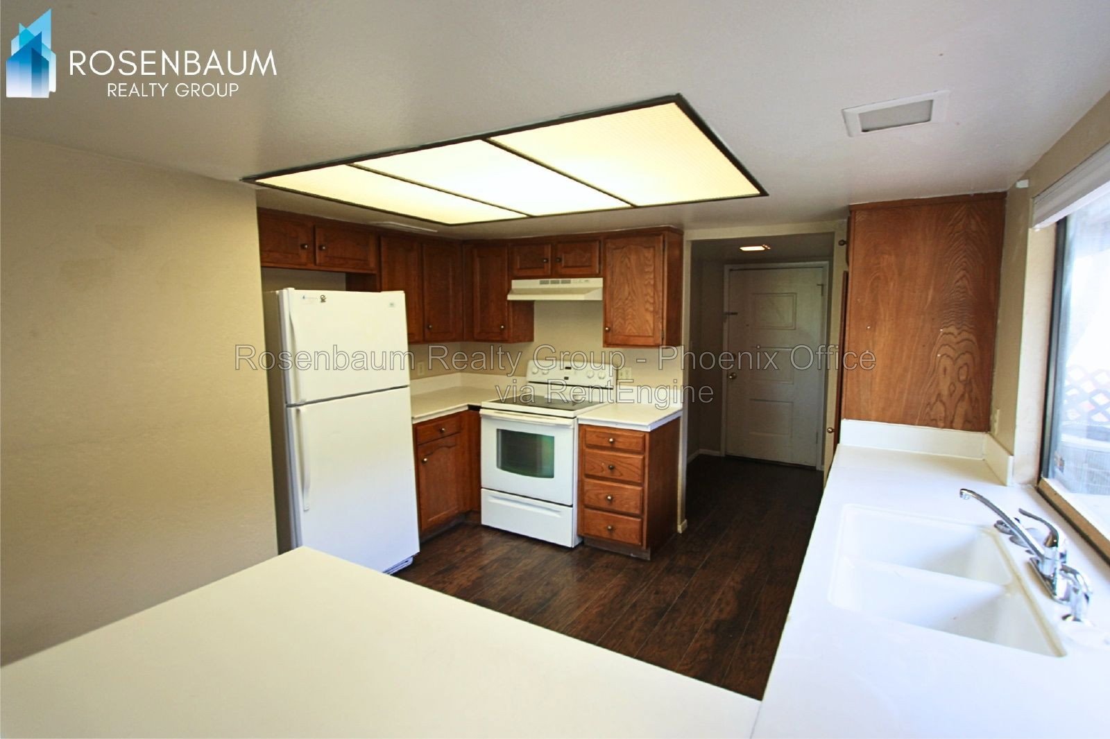 Beautiful 2 bed 2 bath duplex home property image