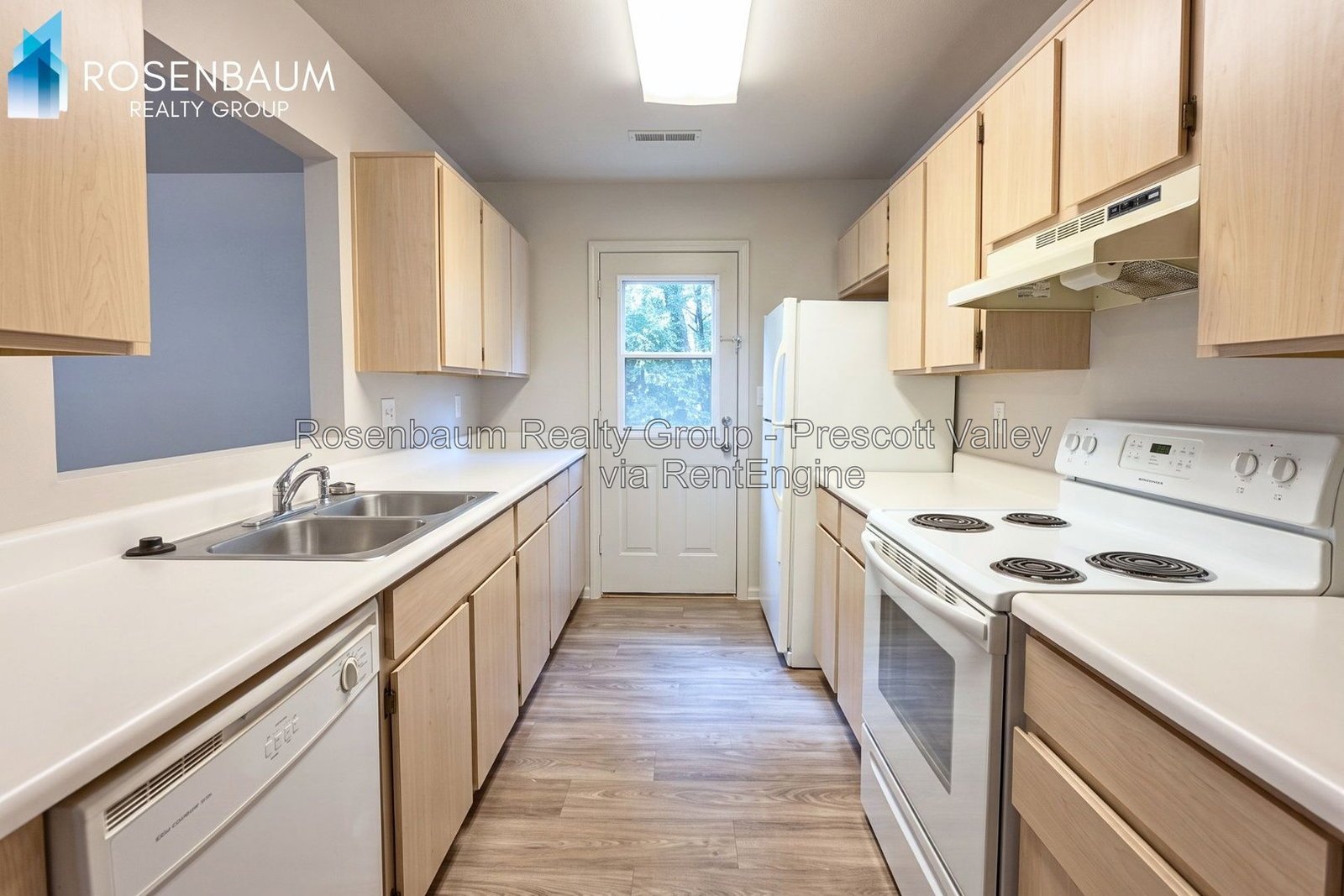 Beautifully charming 2-bedrooms, 2-baths duplex home in Prescott Valley! property image
