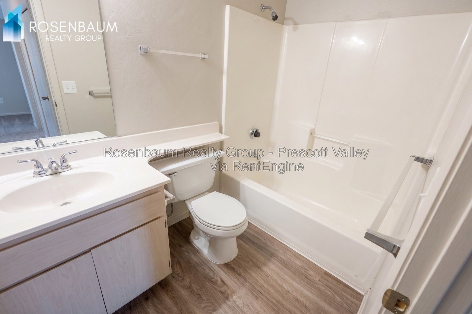 Beautifully charming 2-bedrooms, 2-baths duplex home in Prescott Valley! property image