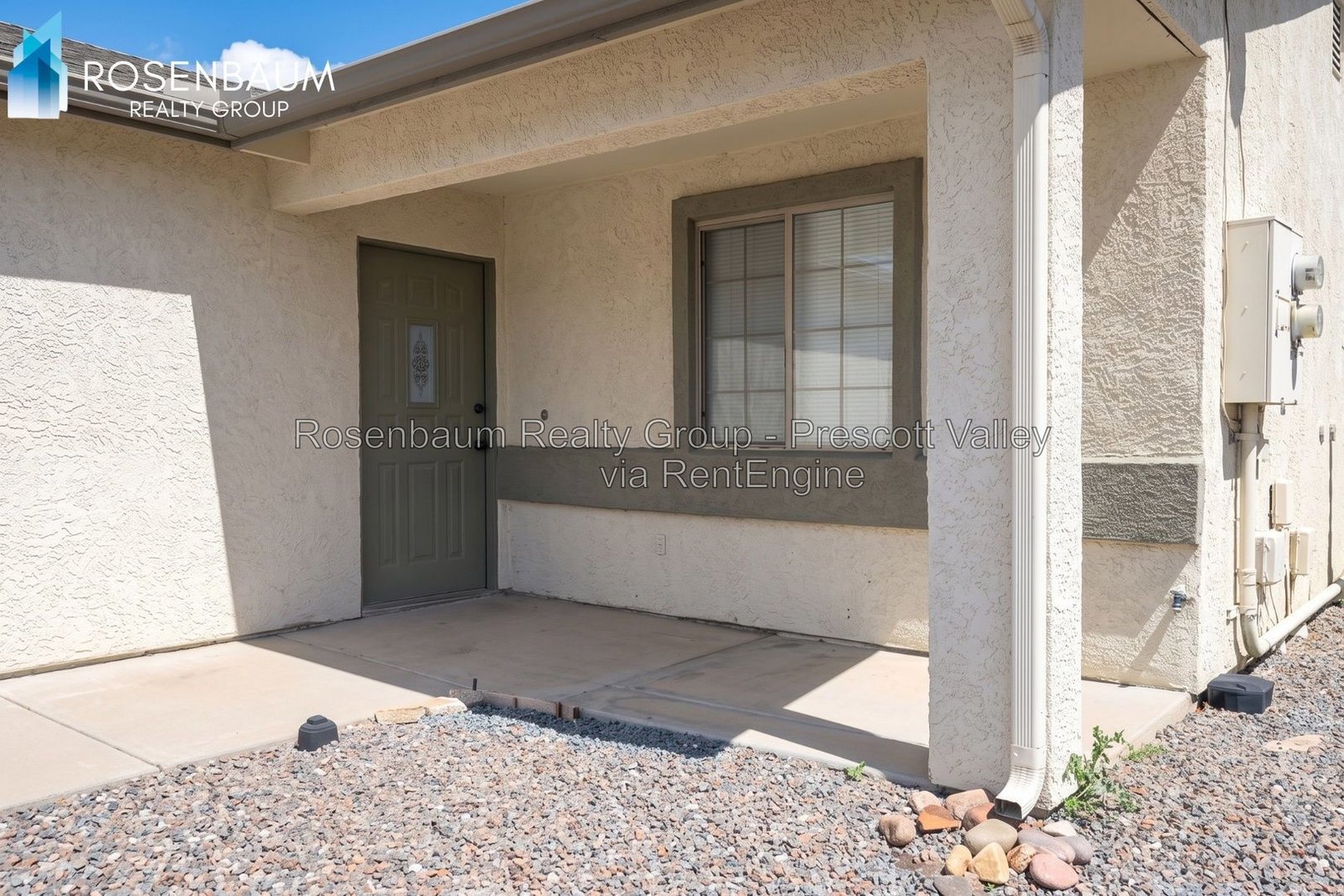 Beautiful and inviting 2-bedrooms, 2-baths duplex located in the heart of Prescott Valley! property image