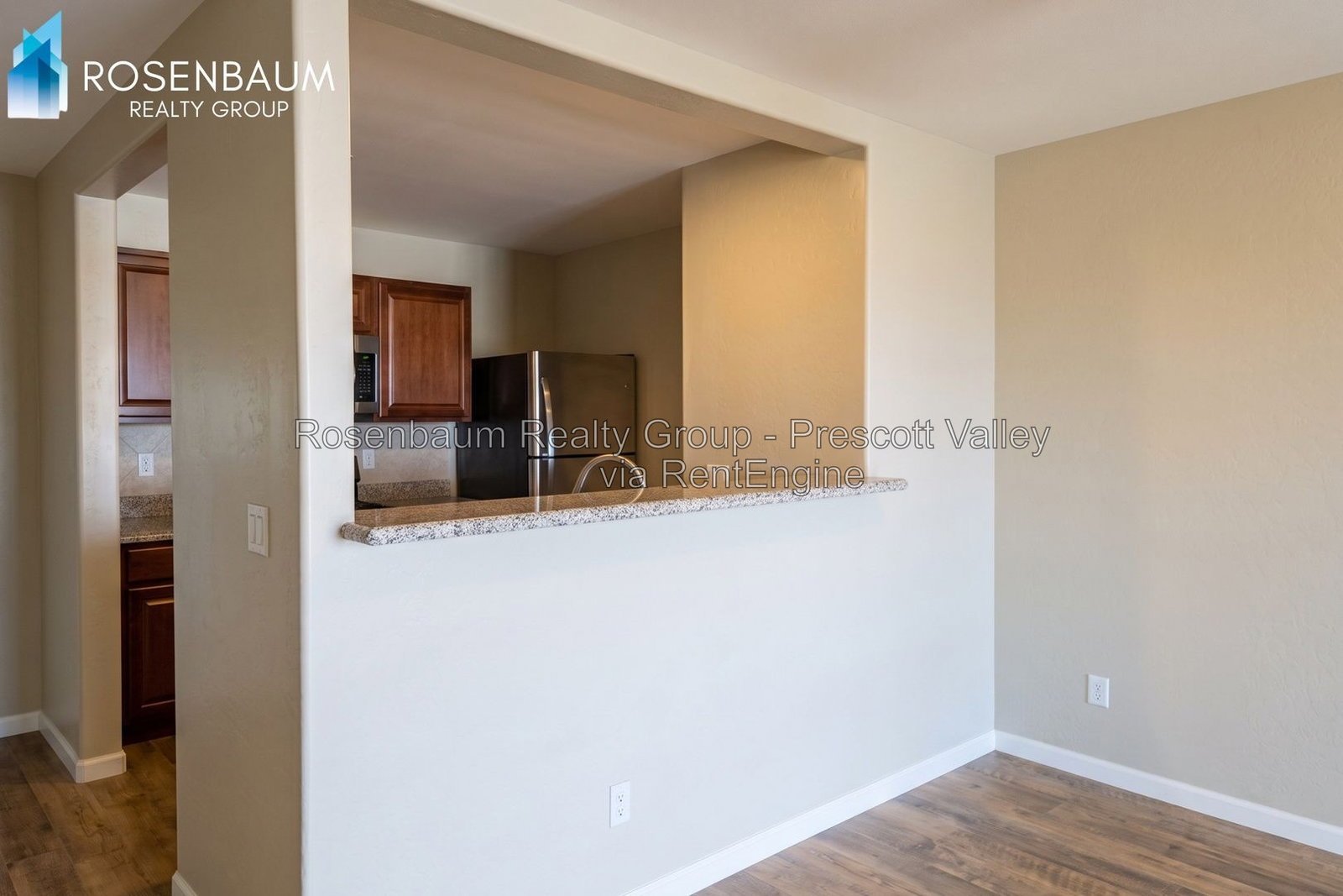 Beautiful and inviting 2-bedrooms, 2-baths duplex located in the heart of Prescott Valley! property image