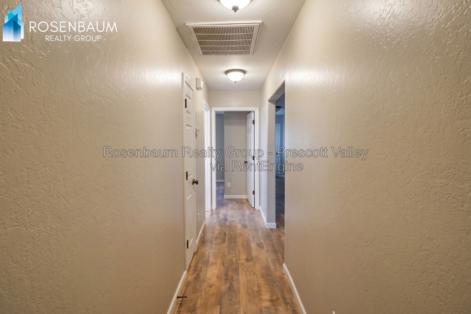 Beautiful and inviting 2-bedrooms, 2-baths duplex located in the heart of Prescott Valley! property image