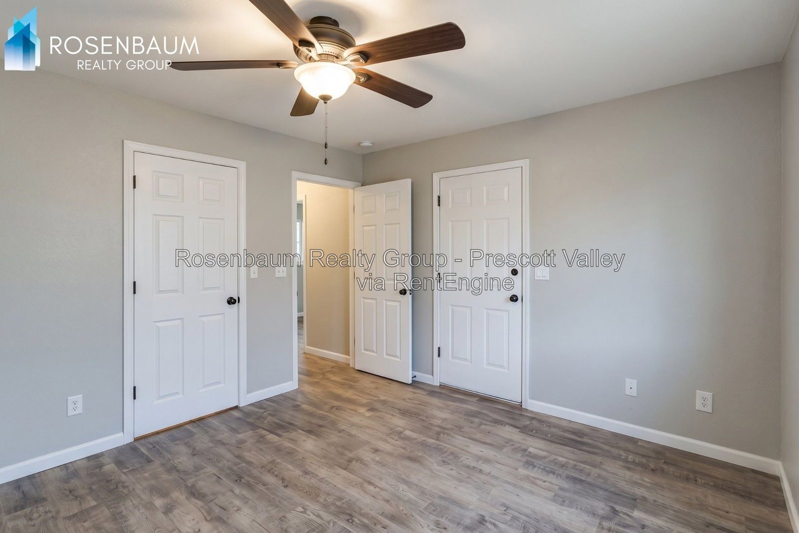 Beautiful and inviting 2-bedrooms, 2-baths duplex located in the heart of Prescott Valley! property image