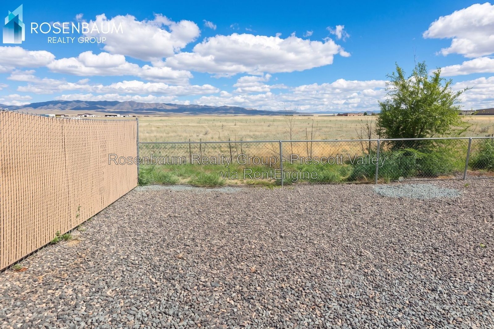 Beautiful and inviting 2-bedrooms, 2-baths duplex located in the heart of Prescott Valley! property image