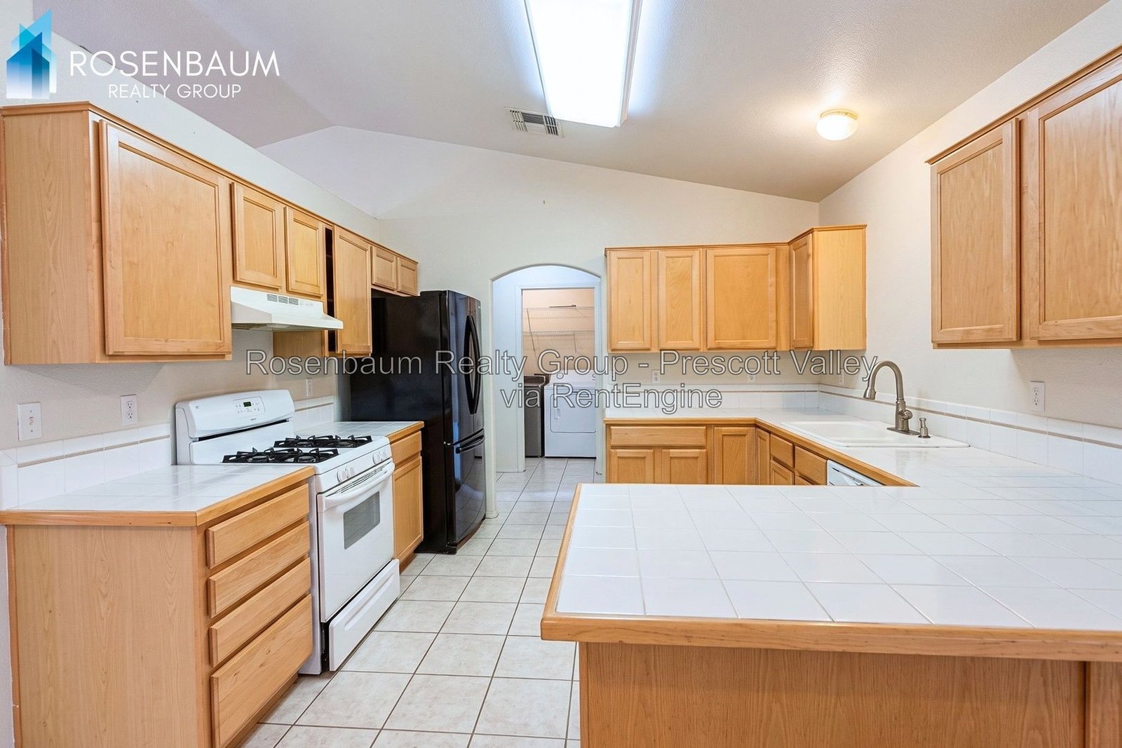 Stunning 3-bedroom 2-bathrooms home with a a space to relax and drink your morning coffee! property image