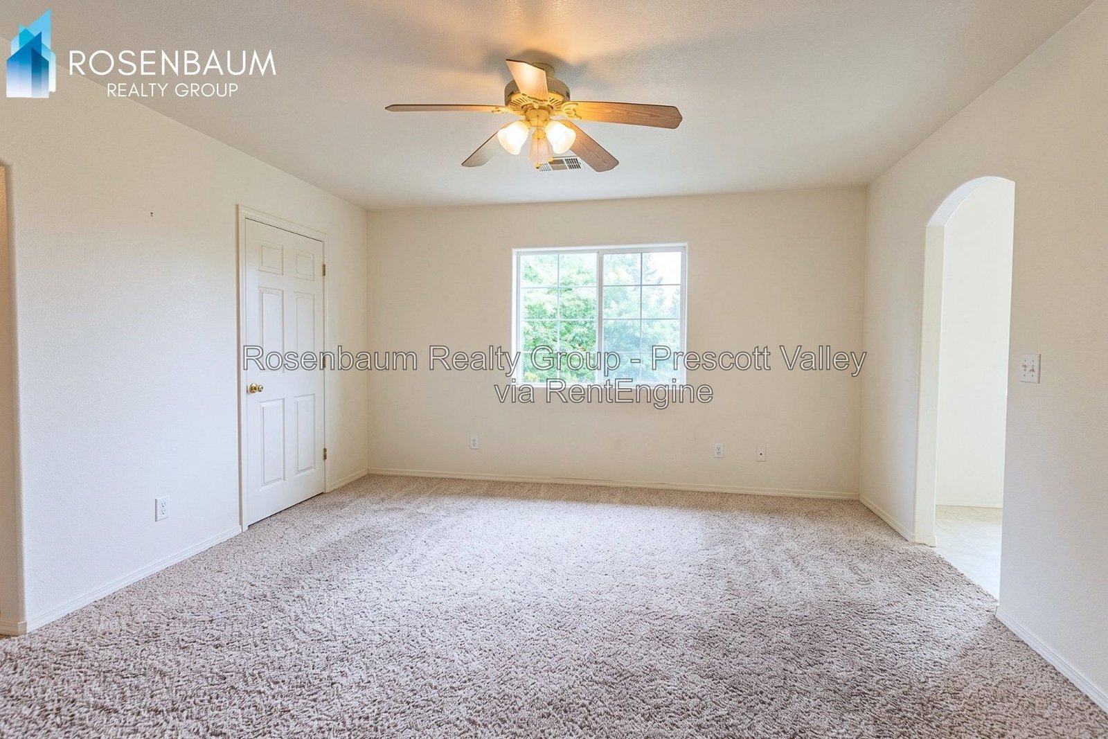 Stunning 3-bedroom 2-bathrooms home with a a space to relax and drink your morning coffee! property image