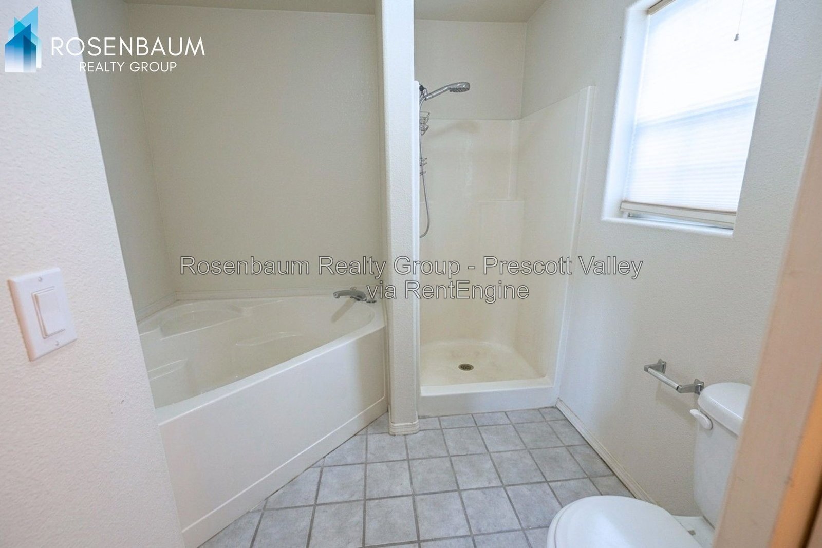 Stunning 3-bedroom 2-bathrooms home with a a space to relax and drink your morning coffee! property image