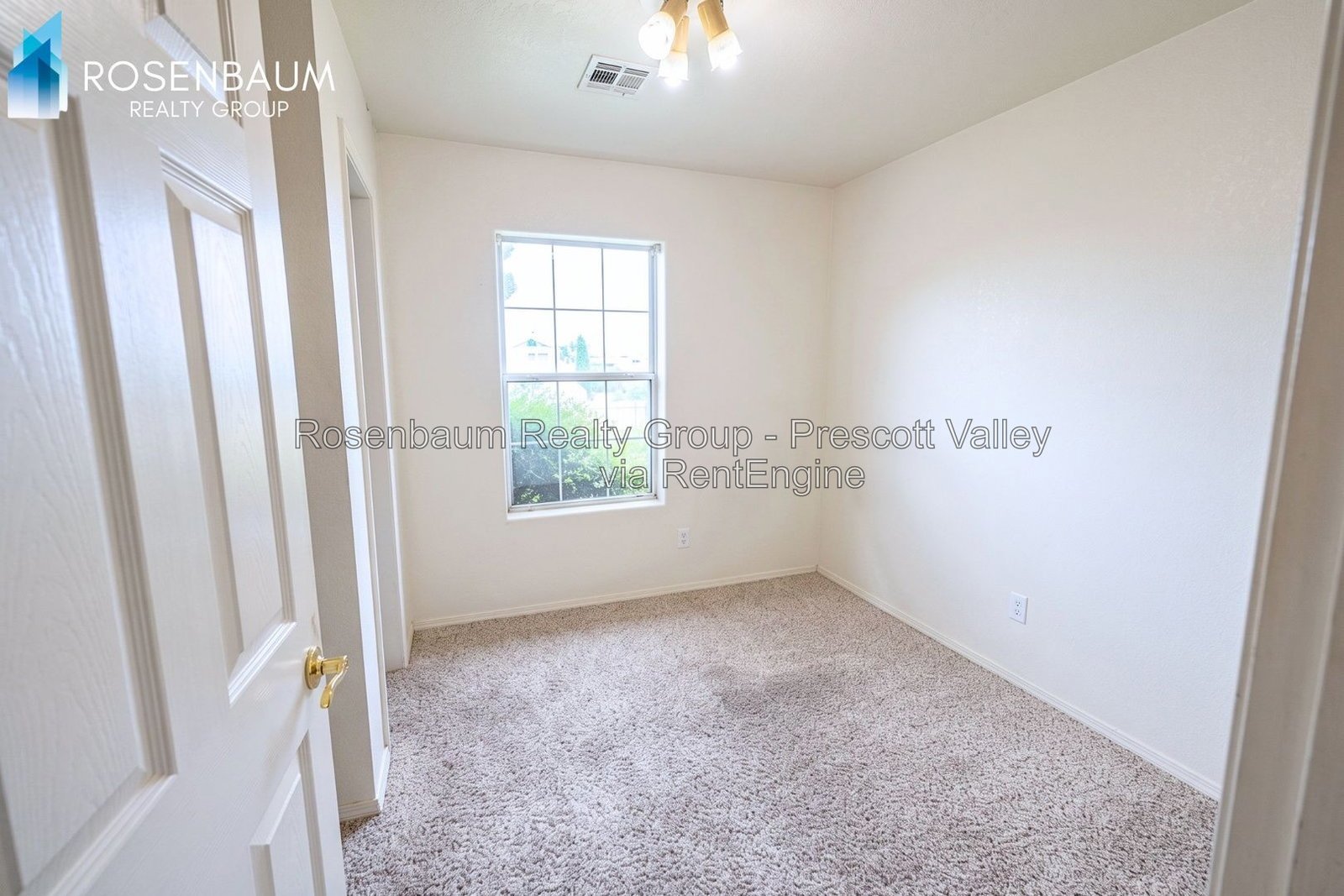 Stunning 3-bedroom 2-bathrooms home with a a space to relax and drink your morning coffee! property image