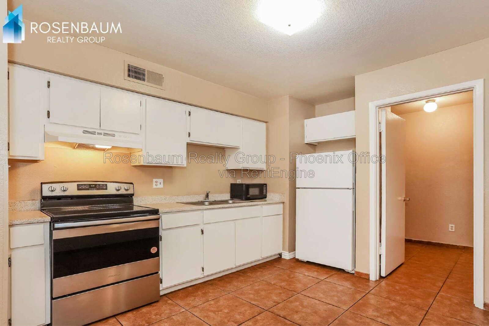 Charming and cozy 2-bedrooms, 1-bath apartment tucked inside a quiet 4-plex in the heart of Mesa! property image