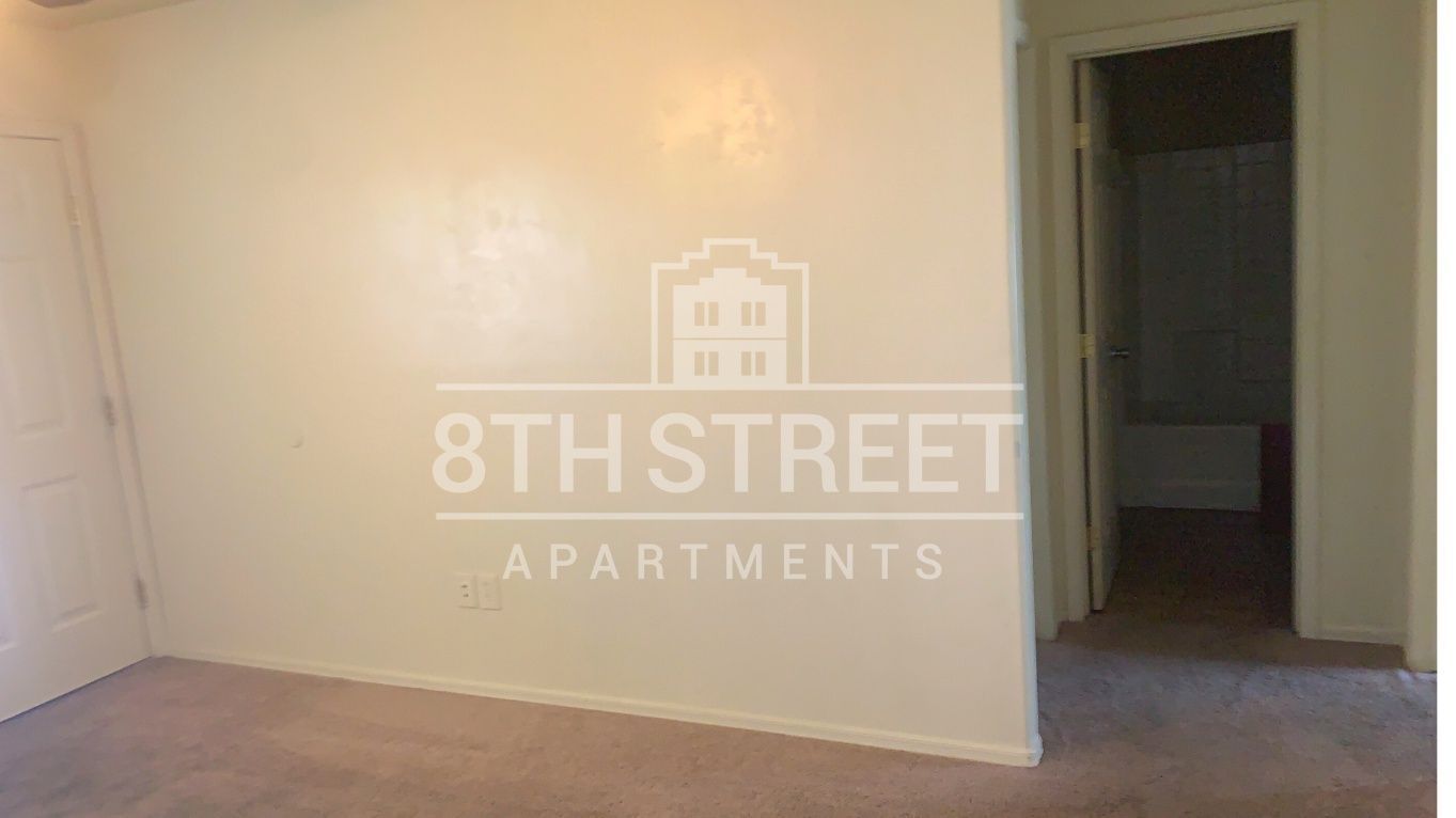 Lovely 2 bed 1 bath apt + 50% OFF of 8th St Fitness Club MEMBERSHIP property image