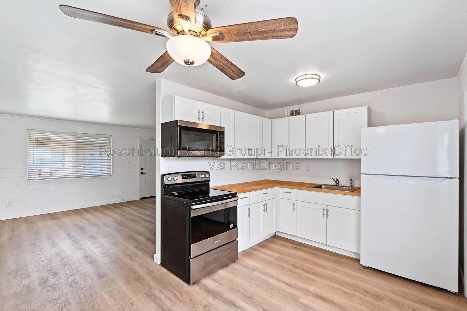 Beautifully charming 2-bedroom, 1-bath single-level triplex apartment in Casa Grande! property image