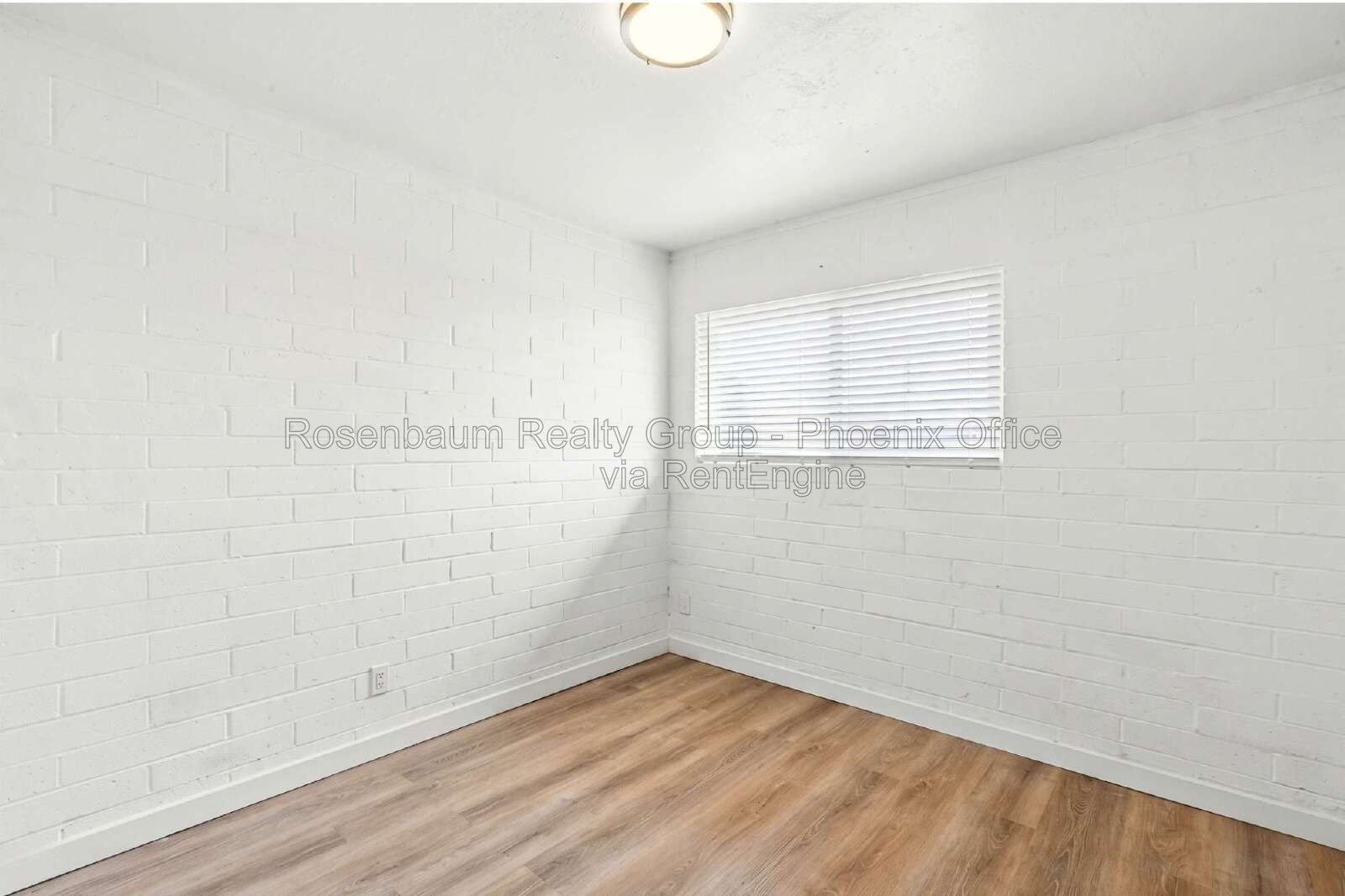 Beautifully charming 2-bedroom, 1-bath single-level triplex apartment in Casa Grande! property image