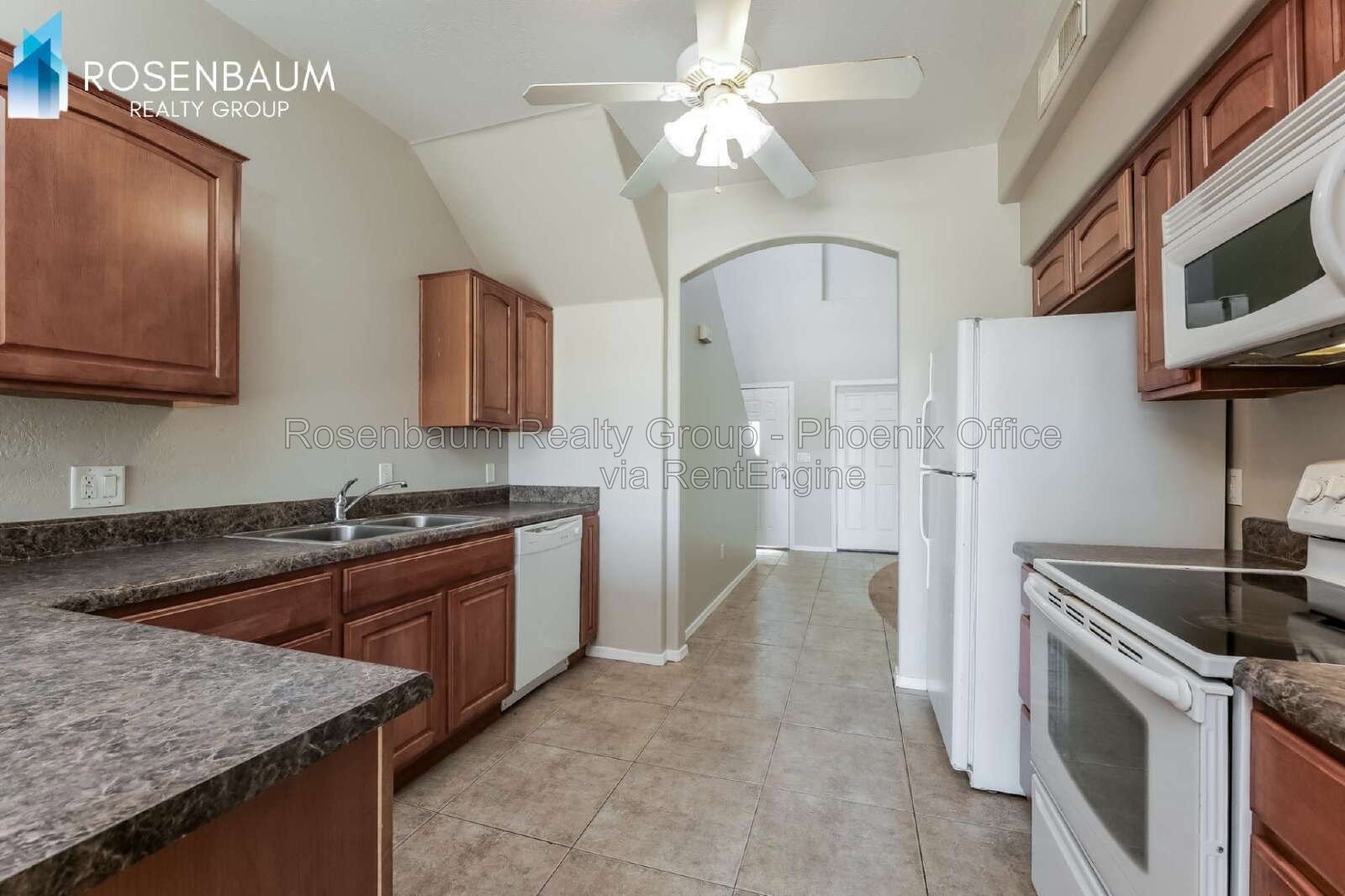 Gorgeous 2-beds, 2-baths townhome with Golf Course views in AZ City! property image