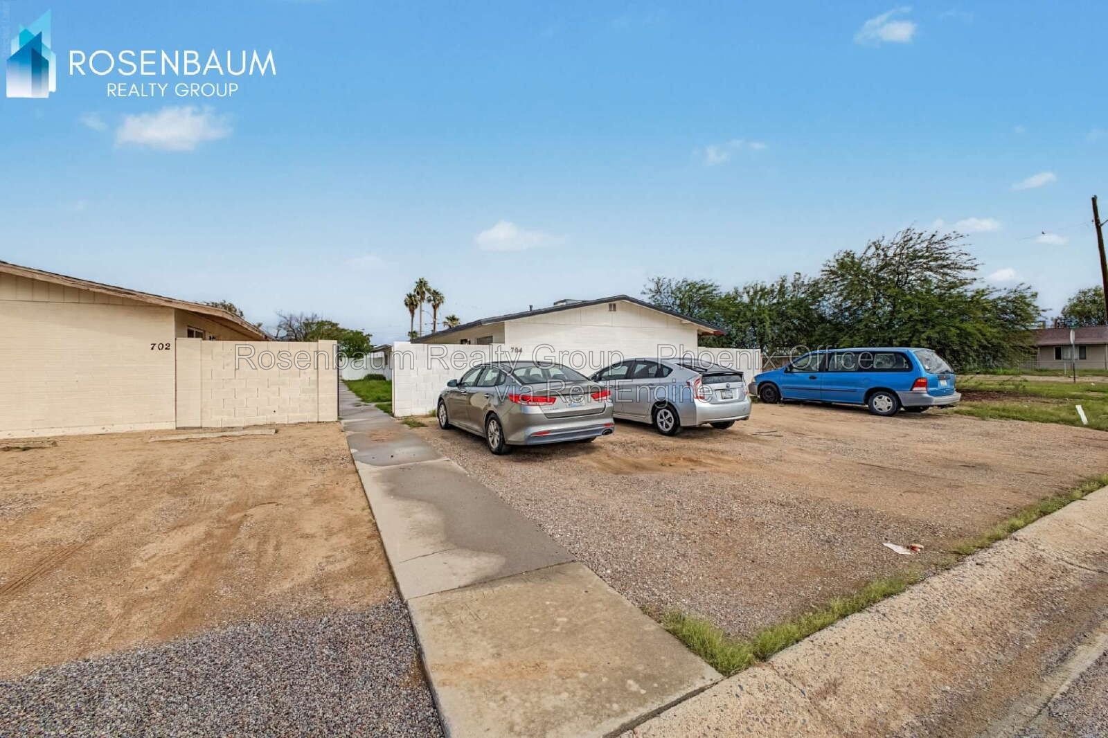 Beautifully charming 2-bedroom, 1-bath single-level triplex apartment in Casa Grande! property image