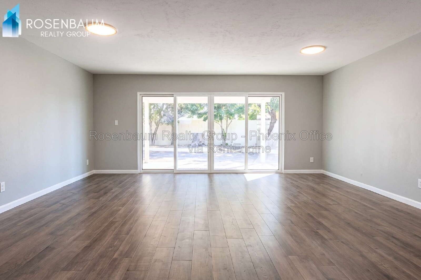 Gorgeous 3-beds, 3-bath townhome in Scottsdale’s Villa Monterey 55+ Community! property image