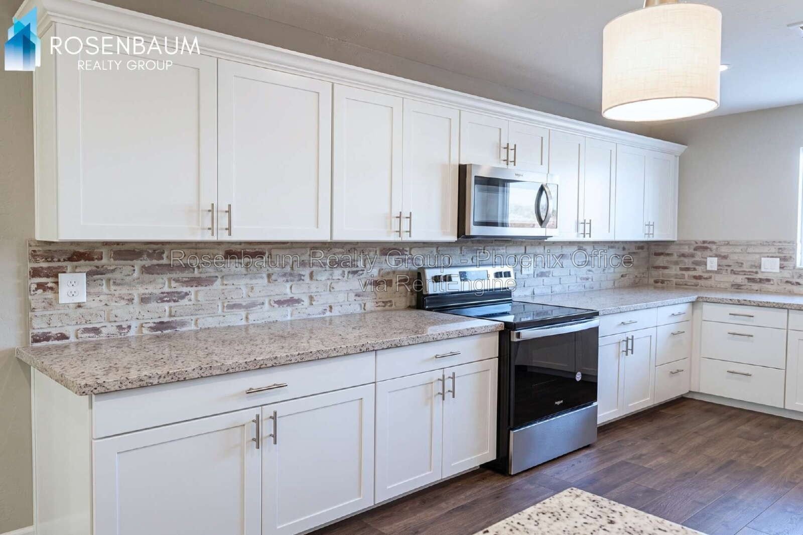 Gorgeous 3-beds, 3-bath townhome in Scottsdale’s Villa Monterey 55+ Community! property image