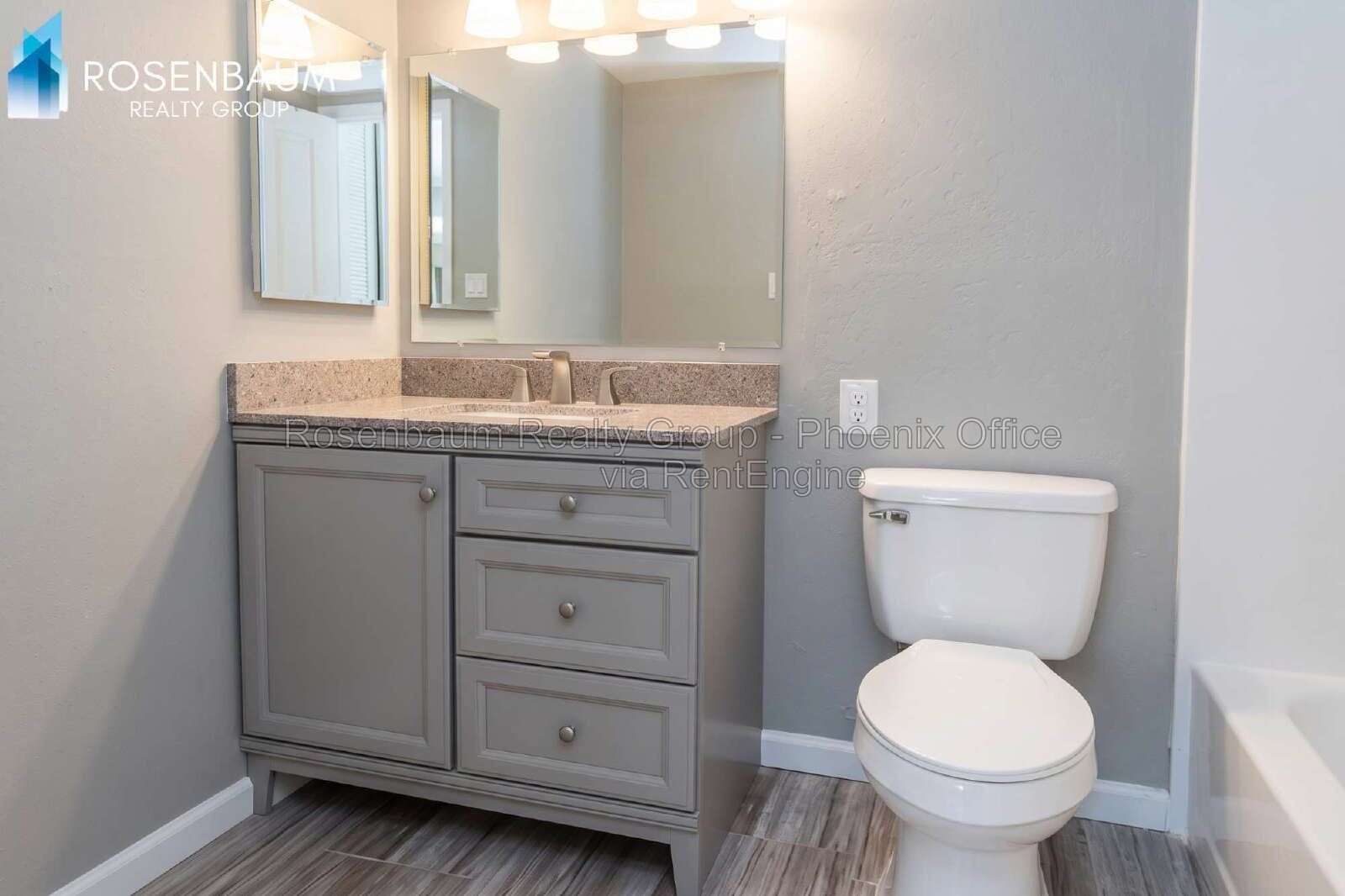 Gorgeous 3-beds, 3-bath townhome in Scottsdale’s Villa Monterey 55+ Community! property image