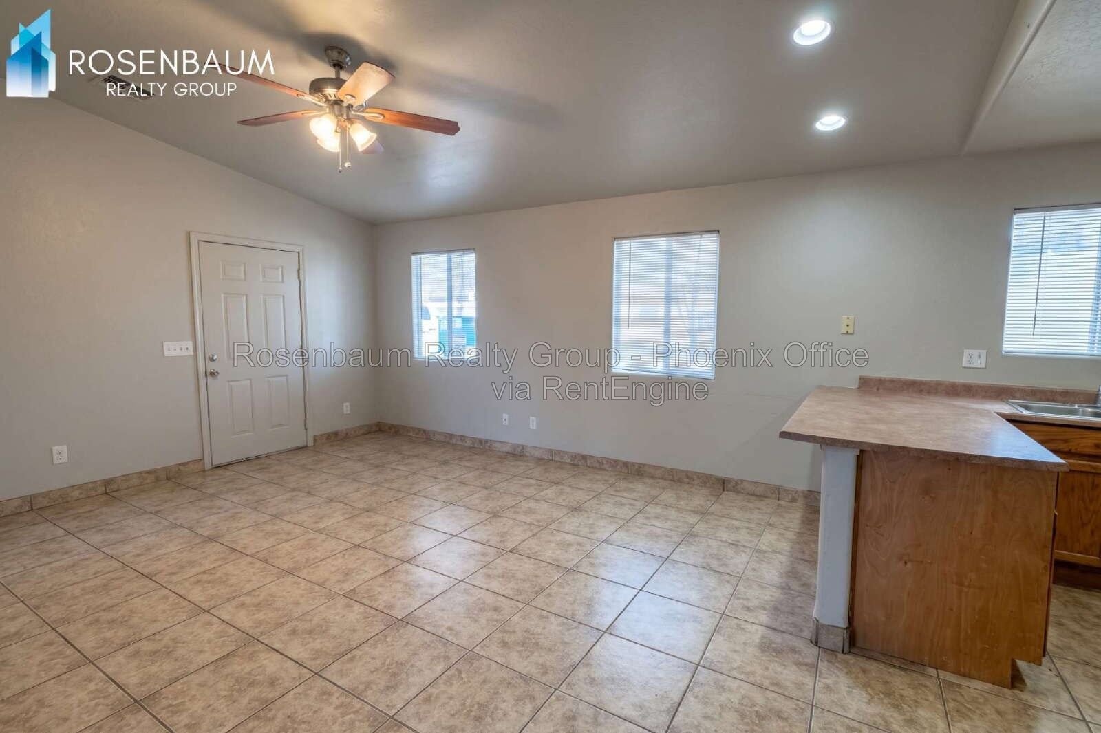 Charming 3-bedrooms, 1-bath duplex home in Phoenix! property image