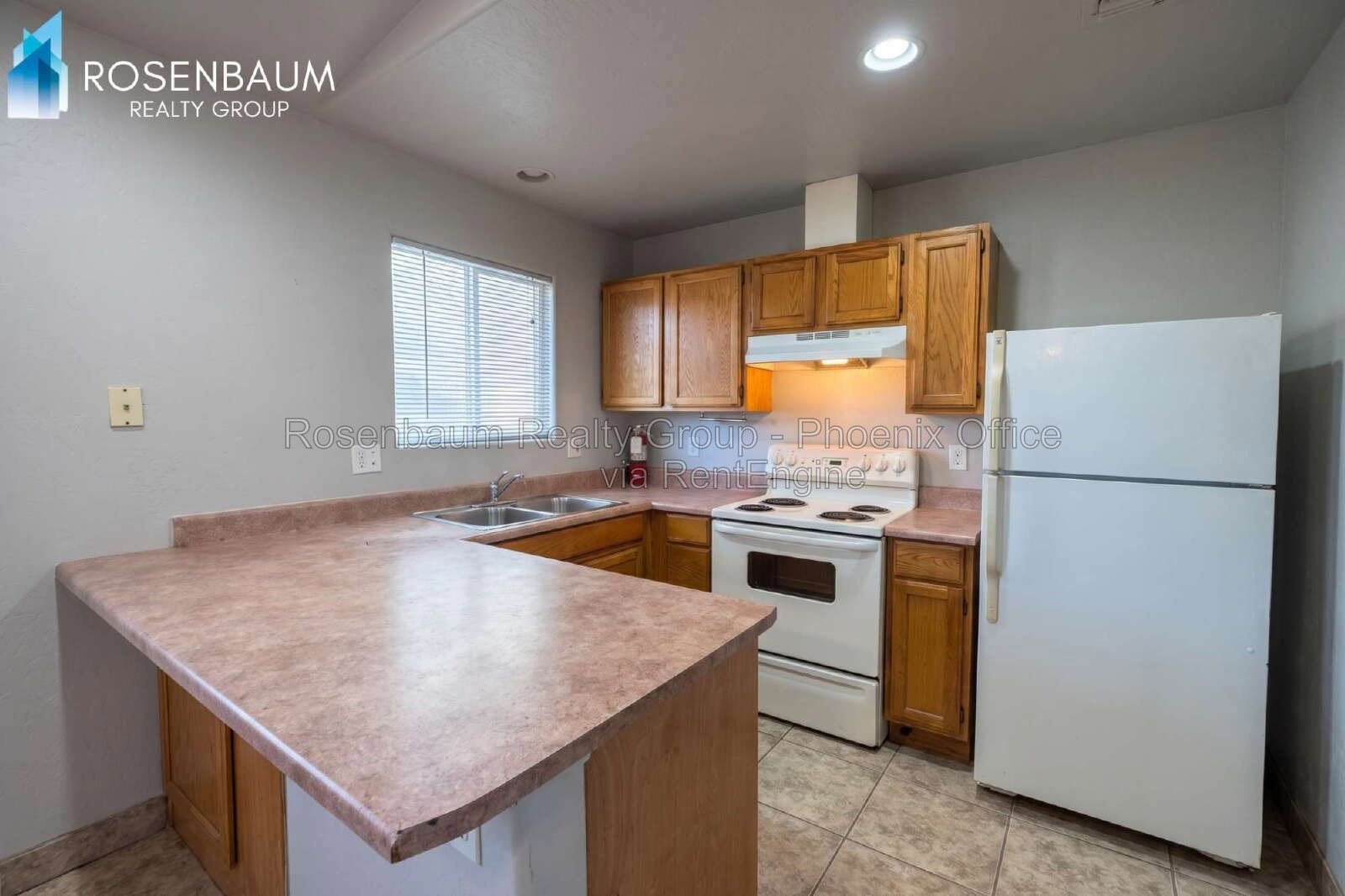 Charming 3-bedrooms, 1-bath duplex home in Phoenix! property image