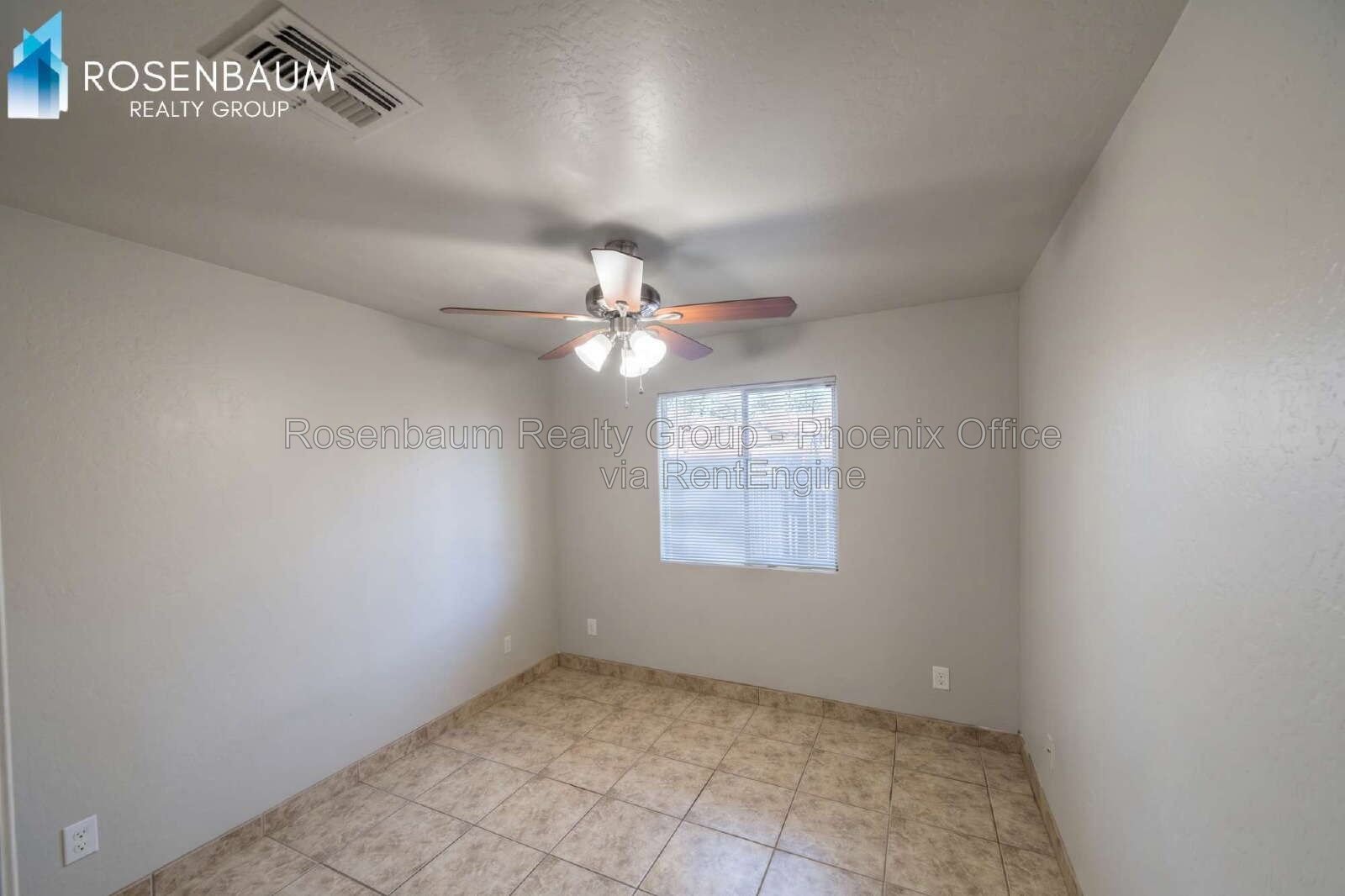 Charming 3-bedrooms, 1-bath duplex home in Phoenix! property image