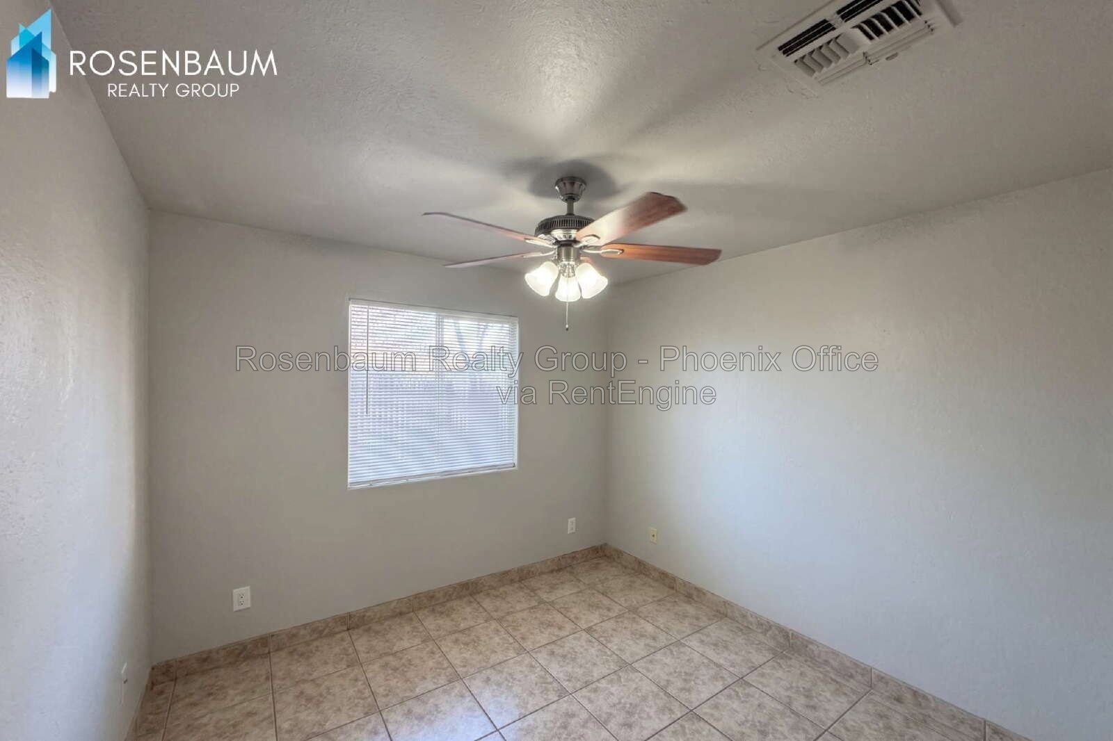 Charming 3-bedrooms, 1-bath duplex home in Phoenix! property image