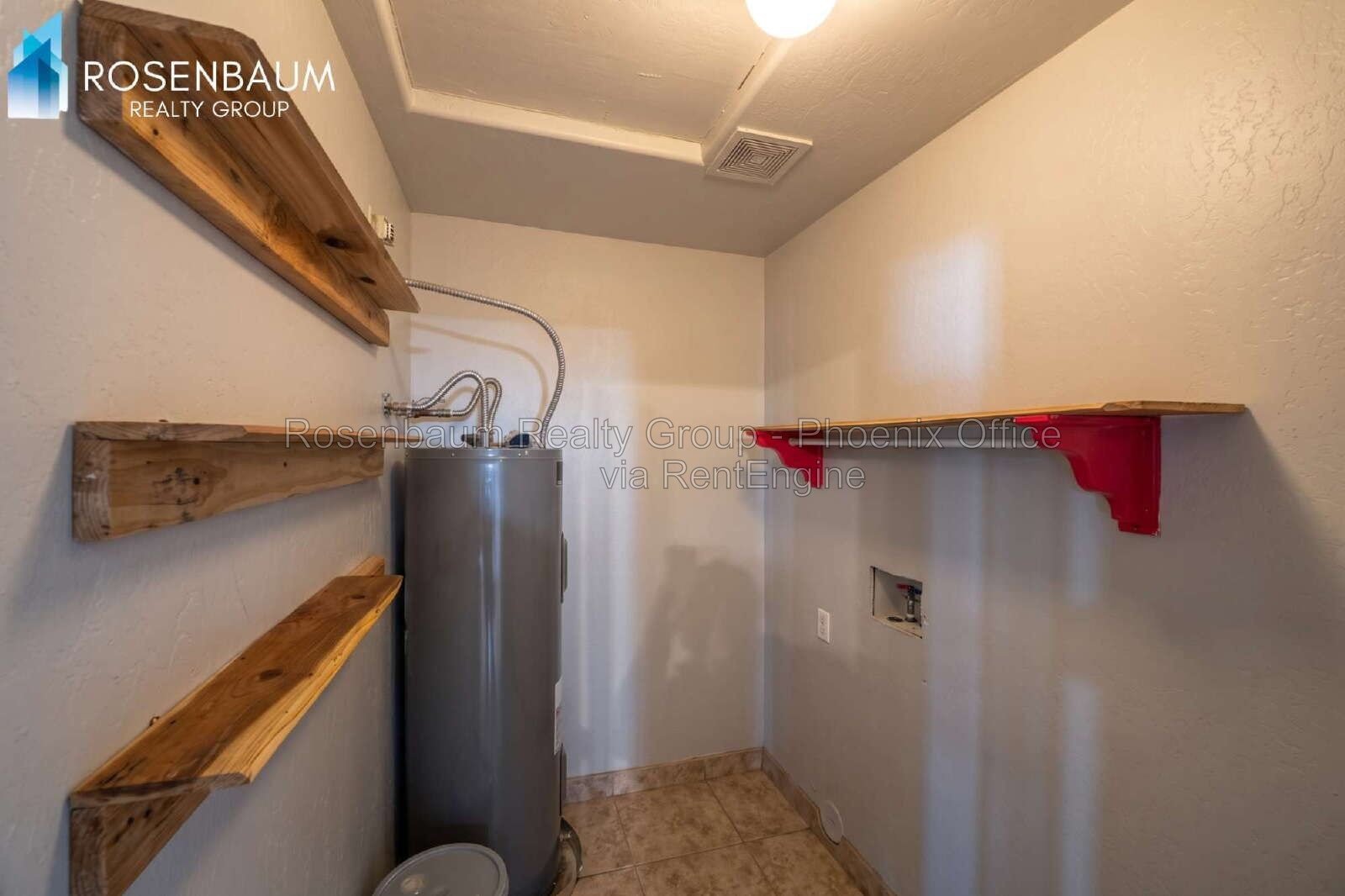 Charming 3-bedrooms, 1-bath duplex home in Phoenix! property image