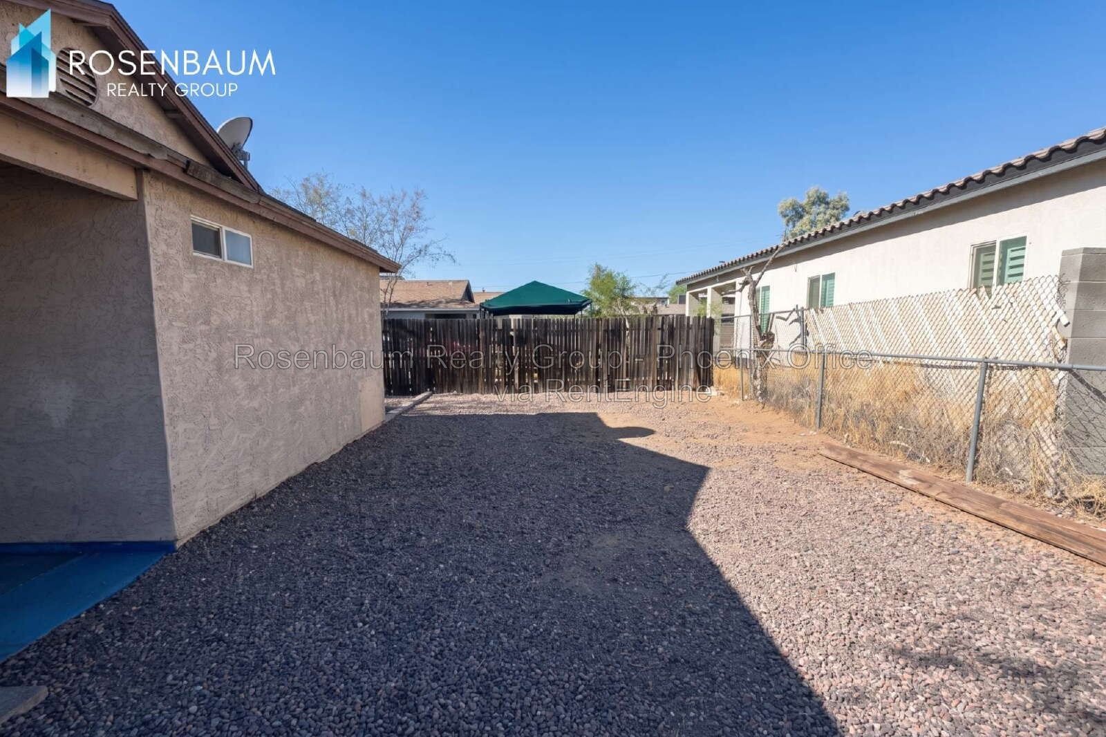 Charming 3-bedrooms, 1-bath duplex home in Phoenix! property image