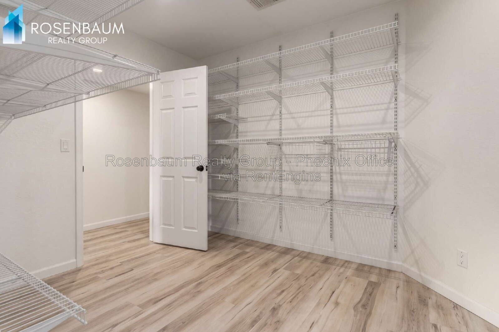 Gorgeous 3-bedrooms, 2-baths home nestled in the desirable Ahwatukee community of Phoenix! property image