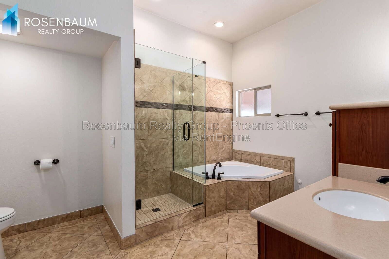 Gorgeous 3-bedrooms, 2-baths home nestled in the desirable Ahwatukee community of Phoenix! property image