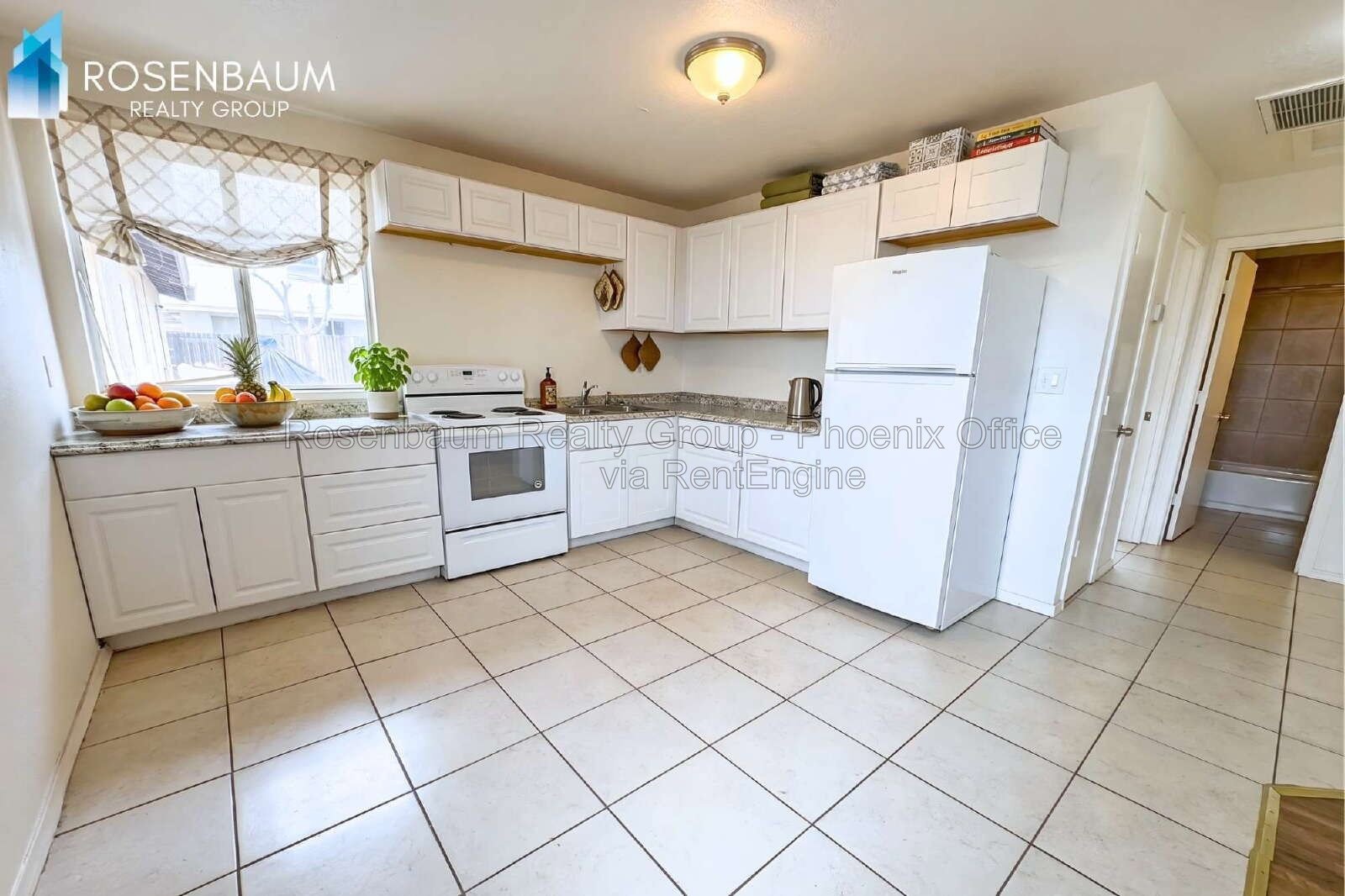 Charming 2-bedrooms, 1-bath triplex apartment in Phoenix! property image