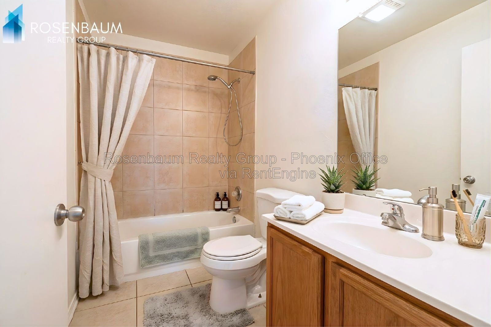 Charming 2-bedrooms, 1-bath triplex apartment in Phoenix! property image