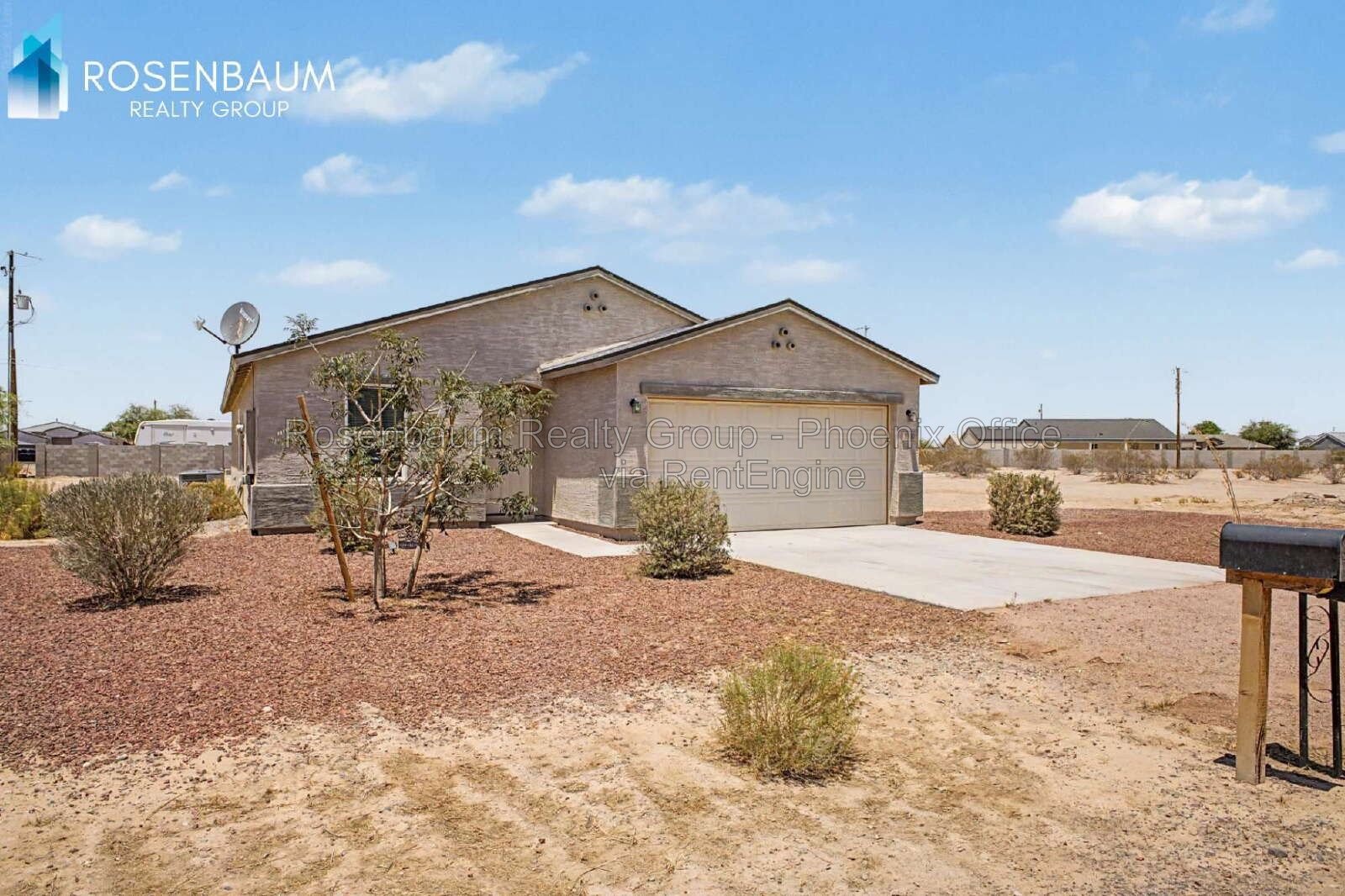 Beautiful 3-beds, 2-baths single level home in the city of Eloy! property image