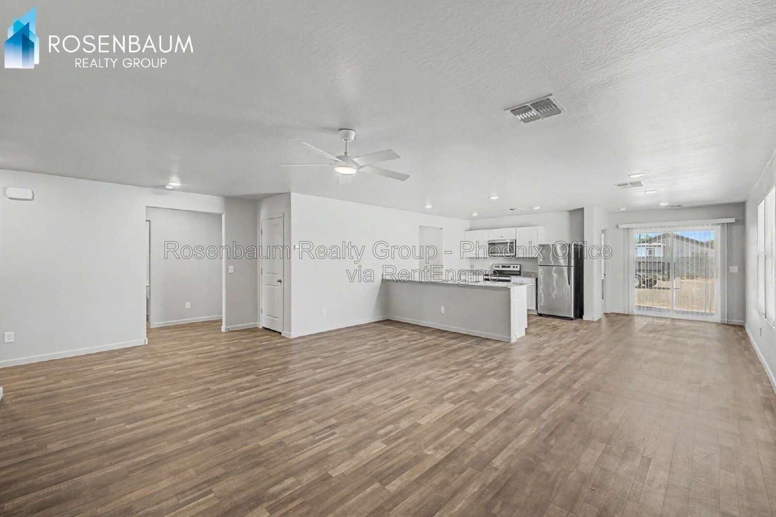 Beautiful 3-beds, 2-baths single level home in the city of Eloy! property image
