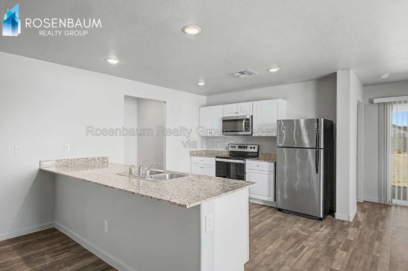 Beautiful 3-beds, 2-baths single level home in the city of Eloy! property image