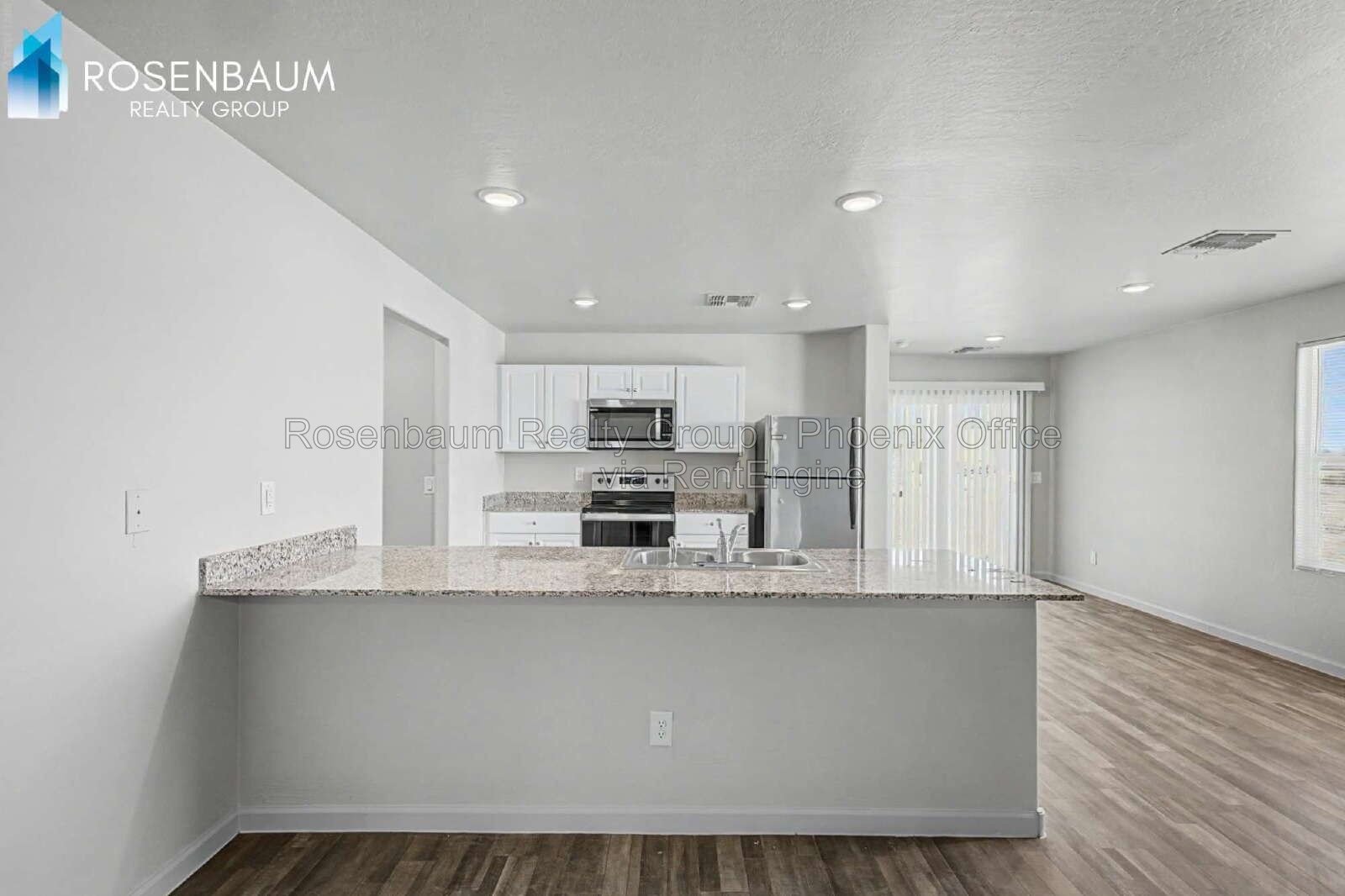 Beautiful 3-beds, 2-baths single level home in the city of Eloy! property image