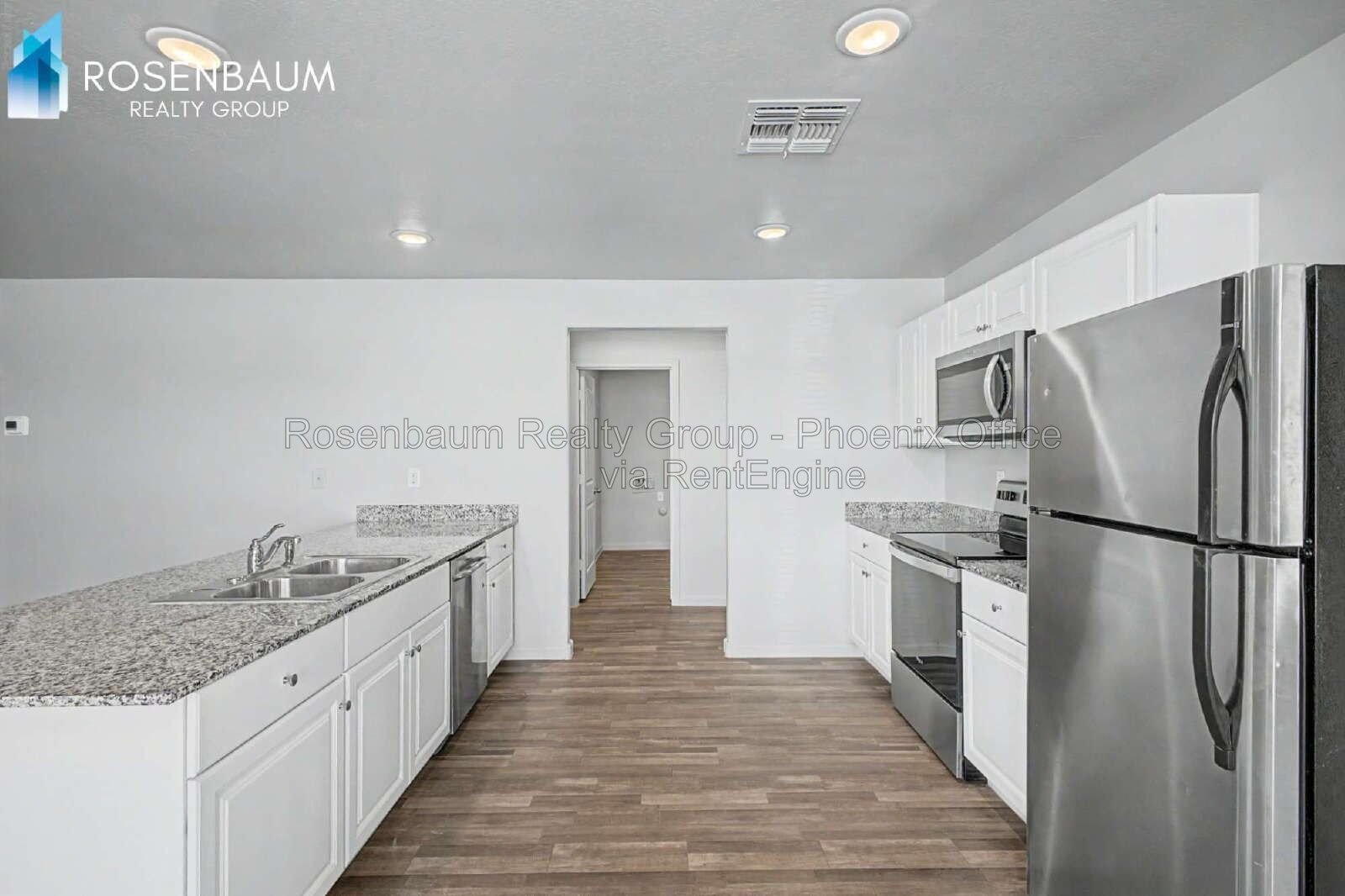Beautiful 3-beds, 2-baths single level home in the city of Eloy! property image