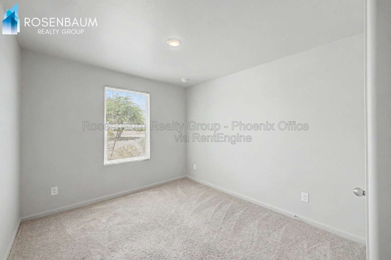 Beautiful 3-beds, 2-baths single level home in the city of Eloy! property image