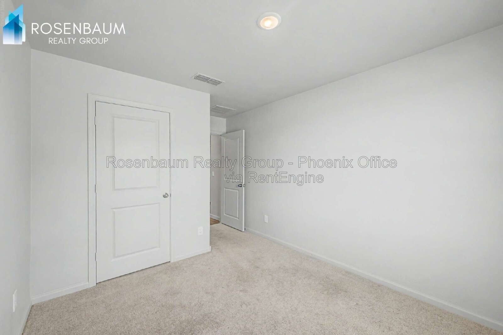Beautiful 3-beds, 2-baths single level home in the city of Eloy! property image