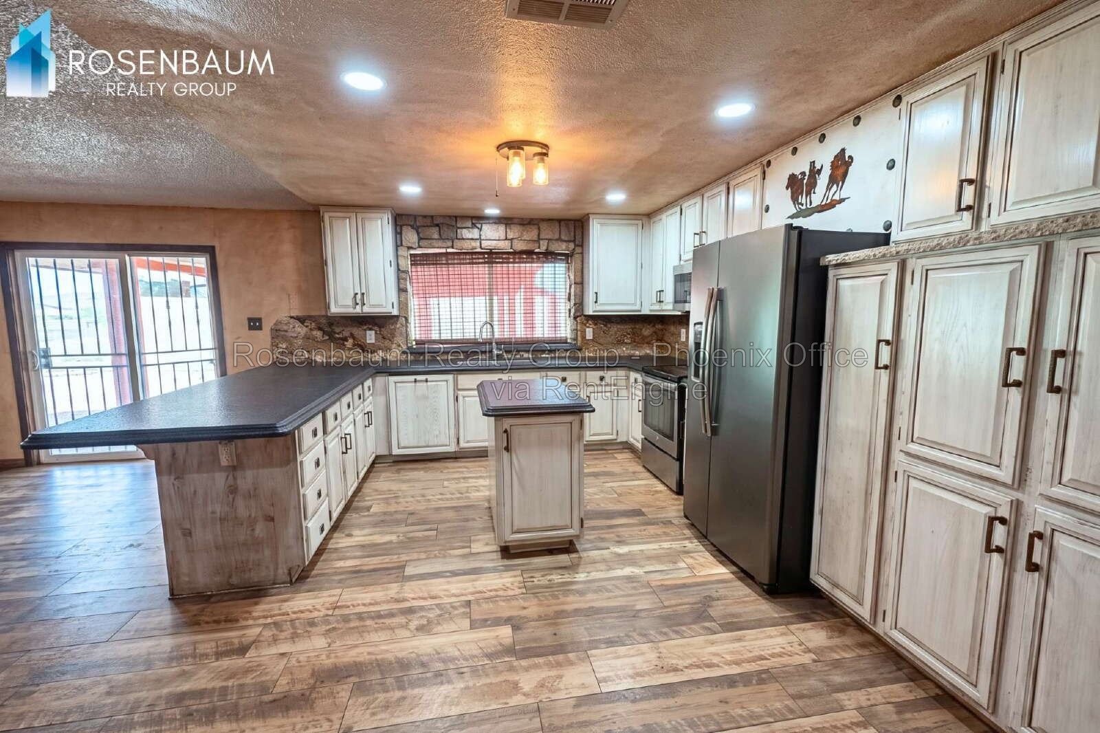 Beautiful 3-bedrooms, 2-baths single-story home in a quiet Cul-de-Sac in Phoenix! property image
