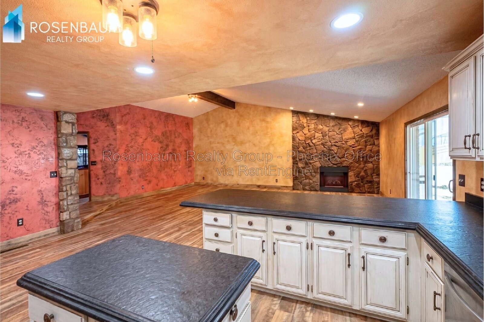 Beautiful 3-bedrooms, 2-baths single-story home in a quiet Cul-de-Sac in Phoenix! property image
