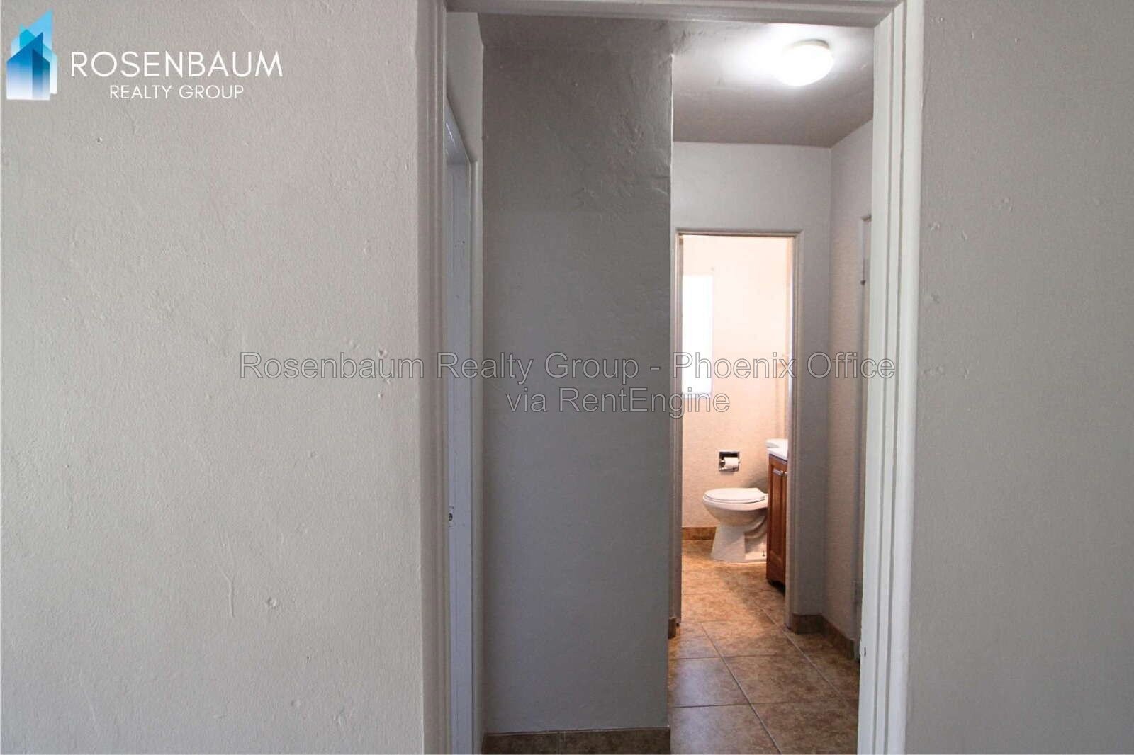 Charming 1-bedroom,1-bathroom townhome condo located in Phoenix! property image