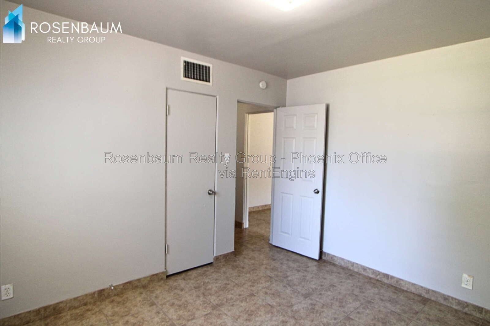 Charming 1-bedroom,1-bathroom townhome condo located in Phoenix! property image