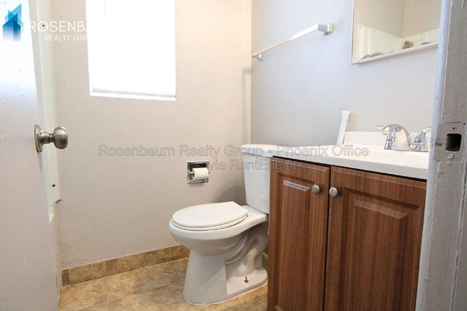 Charming 1-bedroom,1-bathroom townhome condo located in Phoenix! property image