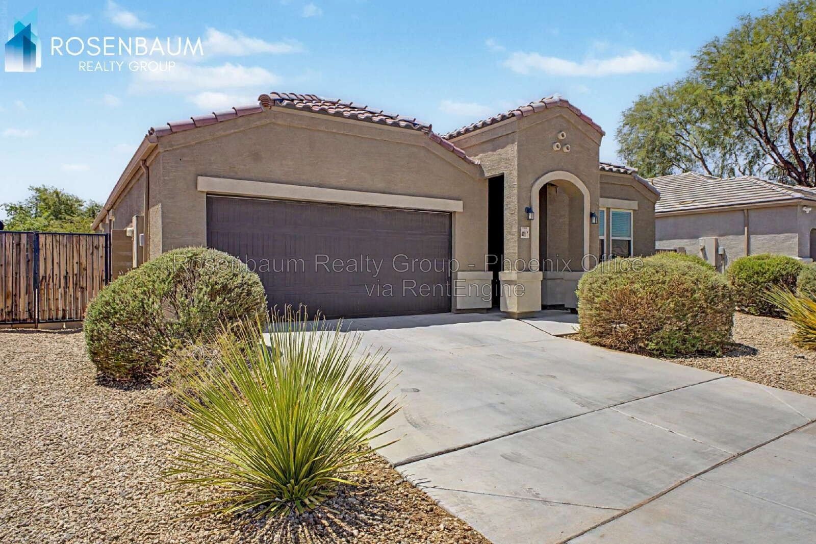 Modern 4-bedrooms and 2-bathrooms House in Maricopa. The Ultimate Space, Comfort & Style! property image